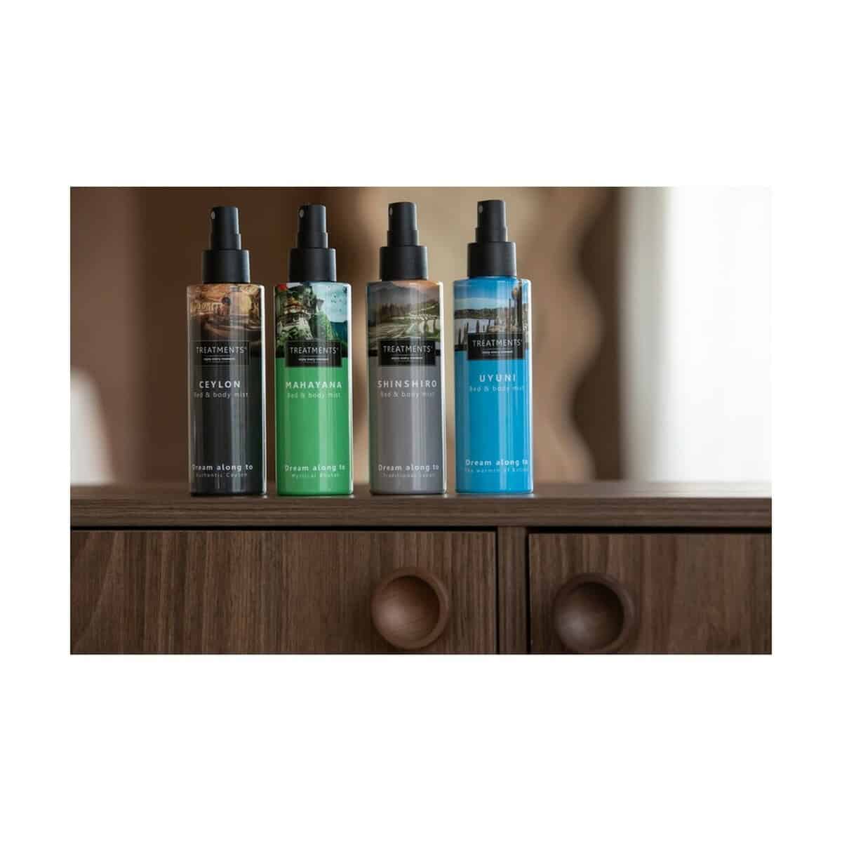 Akcesoria do łazienki z logo – zestaw kosmetyków body & fragnance mailbox treatments VTR01-06_ATM02 Butelki z aromatycznymi sprayami na meblu, nowoczesne gadżety promocyjne, personalizowane upominki, unikalne produkty reklamowe, eleganckie gadżety reklamowe.