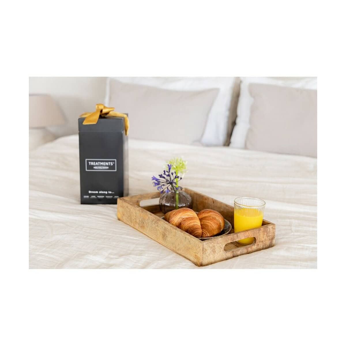 Akcesoria do łazienki z logo – zestaw kosmetyków medium treatments VTR04-11_ATM01 Czekolada na śniadanie z croissantami i kawą na łóżku, gadżety do domu, prezenty na dzień dobry, akcesoria do śniadania, gadżety do kawy i wypieków.