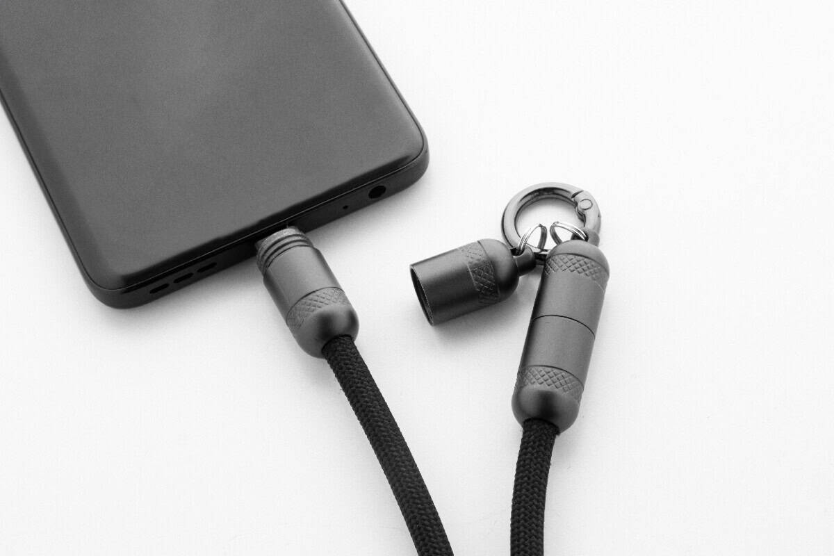 Akcesoria do smartfonów z logo – fastly kabel ładujący 60 w – smycz rpet AP864118-10__CU1 Przedłużacz do ładowania z kluczem, gadżet reklamowy, akcesorium firmowe, funkcjonalne narzędzie promocyjne.