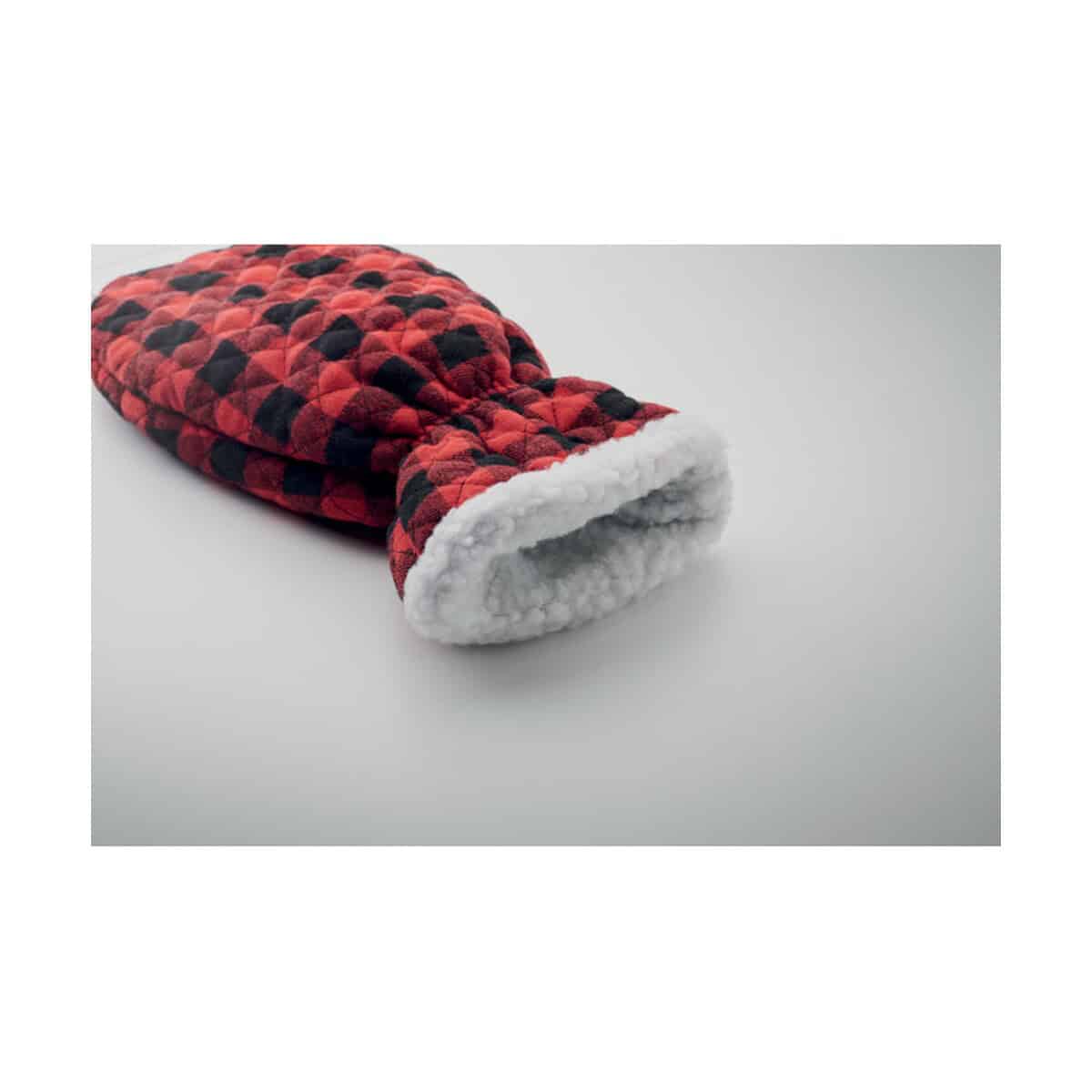 Akcesoria samochodowe z logo – skrobaczka do szyb z rękawicą icehand mo2328-05-picture3 Wykrój na rękawice kuchenne z nadrukiem w czerwone i czarne wzory z miękką podszewką.