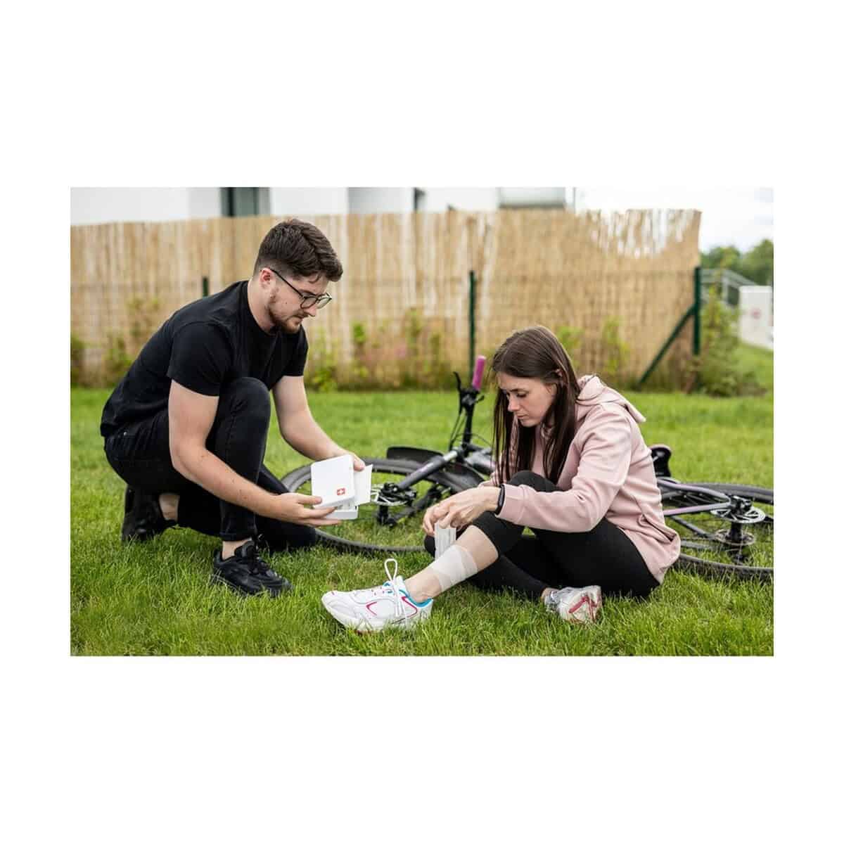 Apteczki z logo – apteczka w plastikowym opakowaniu, 64 el. | ramona V7249_B 1. Kolorowe gadżety na rower dla miłośników rowerowych akcesoriów.