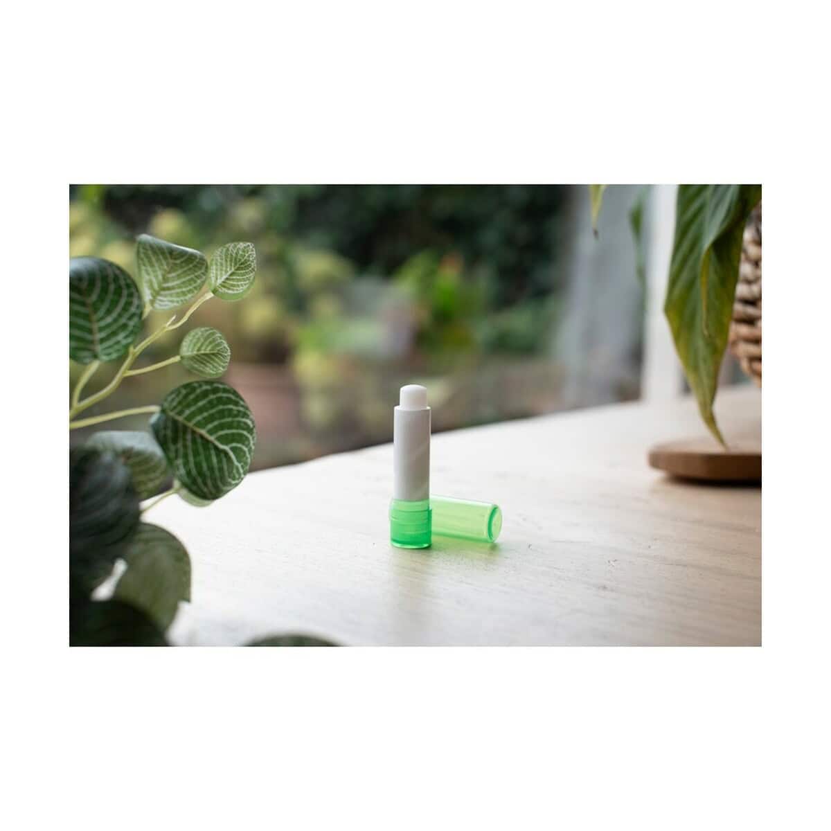 Balsamy do ust z logo – pomadka ochronna V4333_C Butelka na balsam lub krem, personalizowana z nadrukiem, gadżety reklamowe, unikalne upominki na zamówienie.