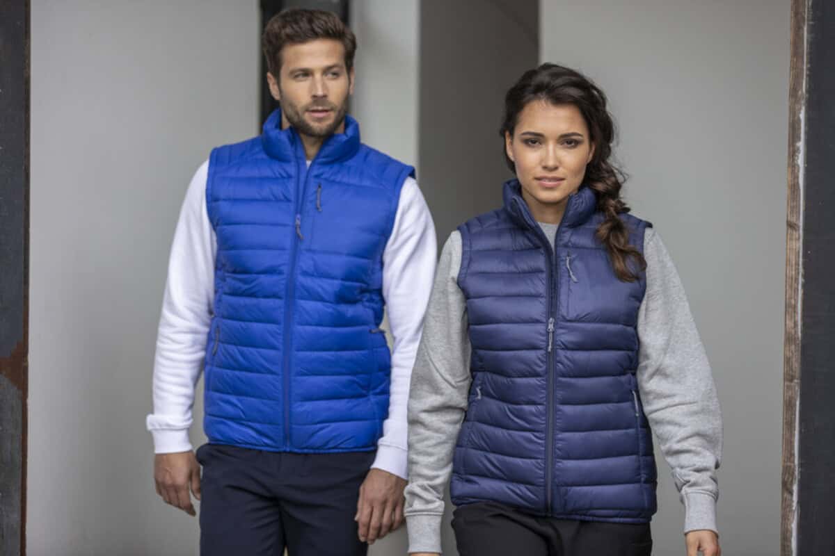 Bezrękawniki z logo – ocieplany bezrękawnik damski pallas z materiału z recyklingu 3943855_m2 Odzież reklamowa, kamizelki softshell dla kobiet i mężczyzn, odblaskowe kamizelki na zimę, odzież z nadrukiem logo dla firm, akcesoria promocyjne dla pracowników.