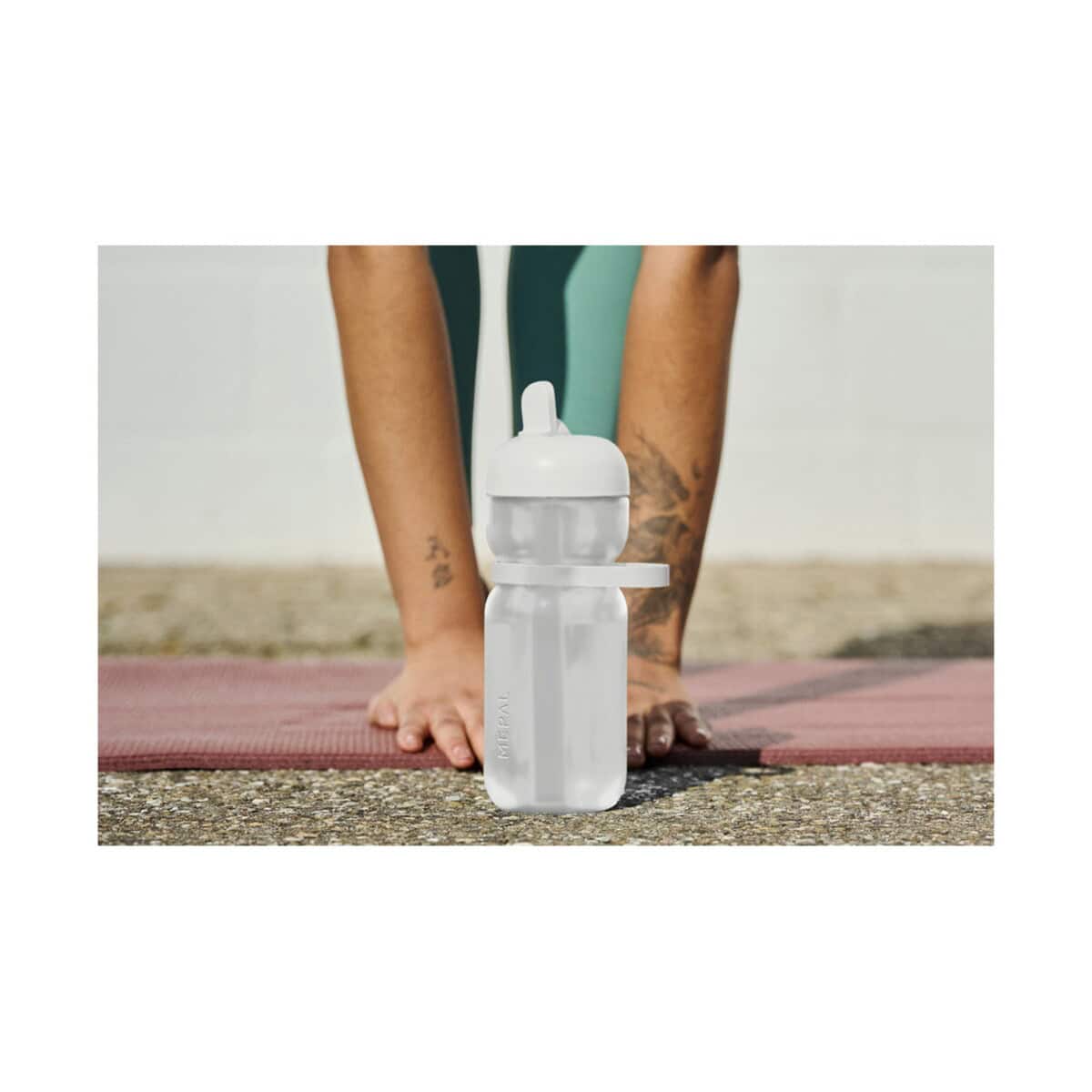 Bidony z logo – mepal bidon o pojemności 600 ml z odchylaną pokrywką 10091301_m1 Butelka na wodę z pokrywką i słomką, akcesoria fitness, gadżety sportowe, personalizowane upominki wytrzymałe i praktyczne.