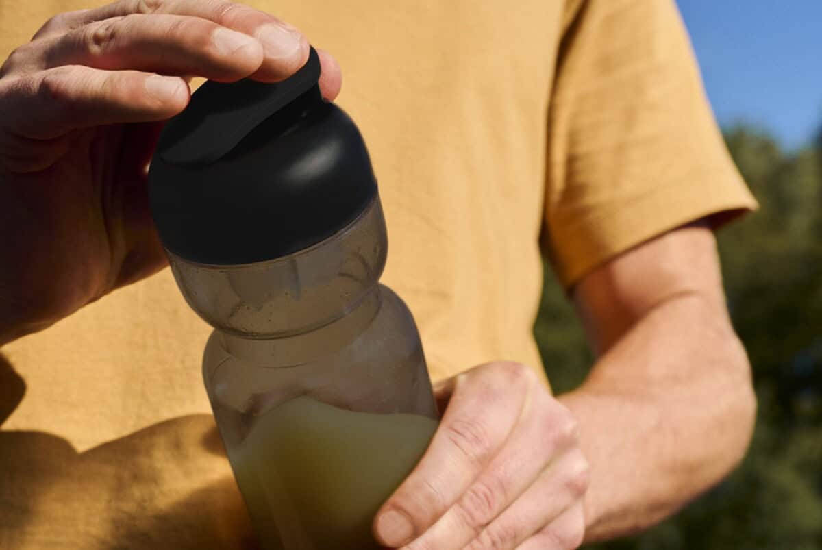 Bidony z logo – mepal shaker bidon o pojemności 800 ml 10091201_m1 Butelka z filtrem i napojem, gadżety na outdoor, akcesoria turystyczne, personalizowane gadżety, upominki reklamowe.