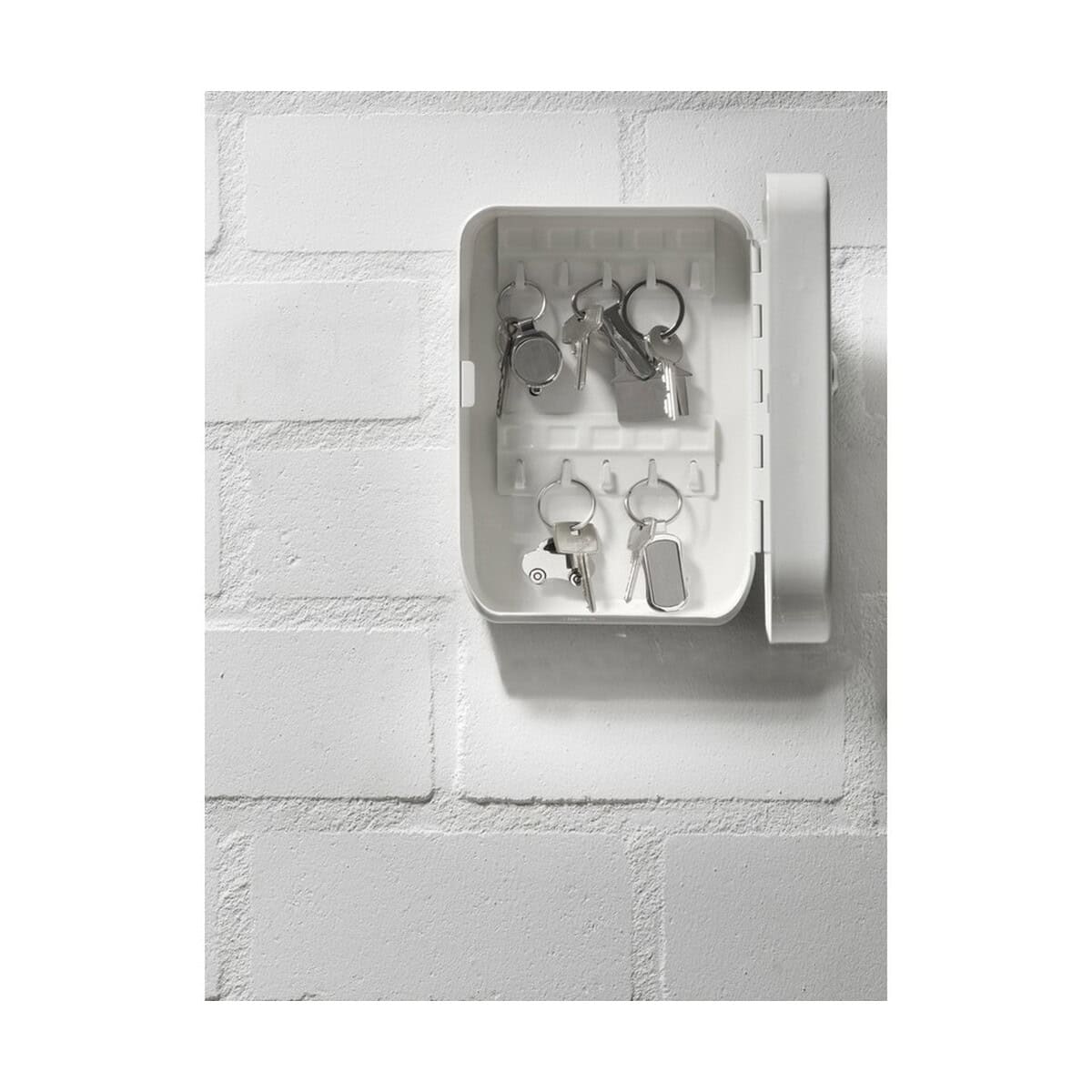 Breloki odblaskowe z logo – brelok do kluczy „samochód” V2083.A_B Nowe gadżety do kluczy w szafce na klucze z wieszakami i brelokami. Idealne rozwiązanie do organizacji kluczy.