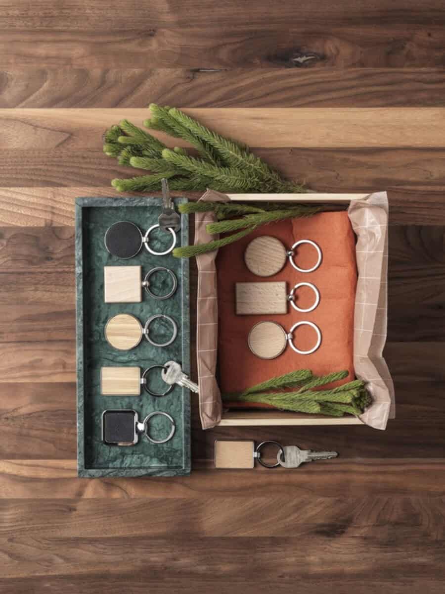 Breloki wielofunkcyjne z logo – okrągły brelok do kluczy nino z bambusa 11812571_m1 Gadżety, breloczki i designerskie akcesoria z naturalnym drewnem i ceramiką.