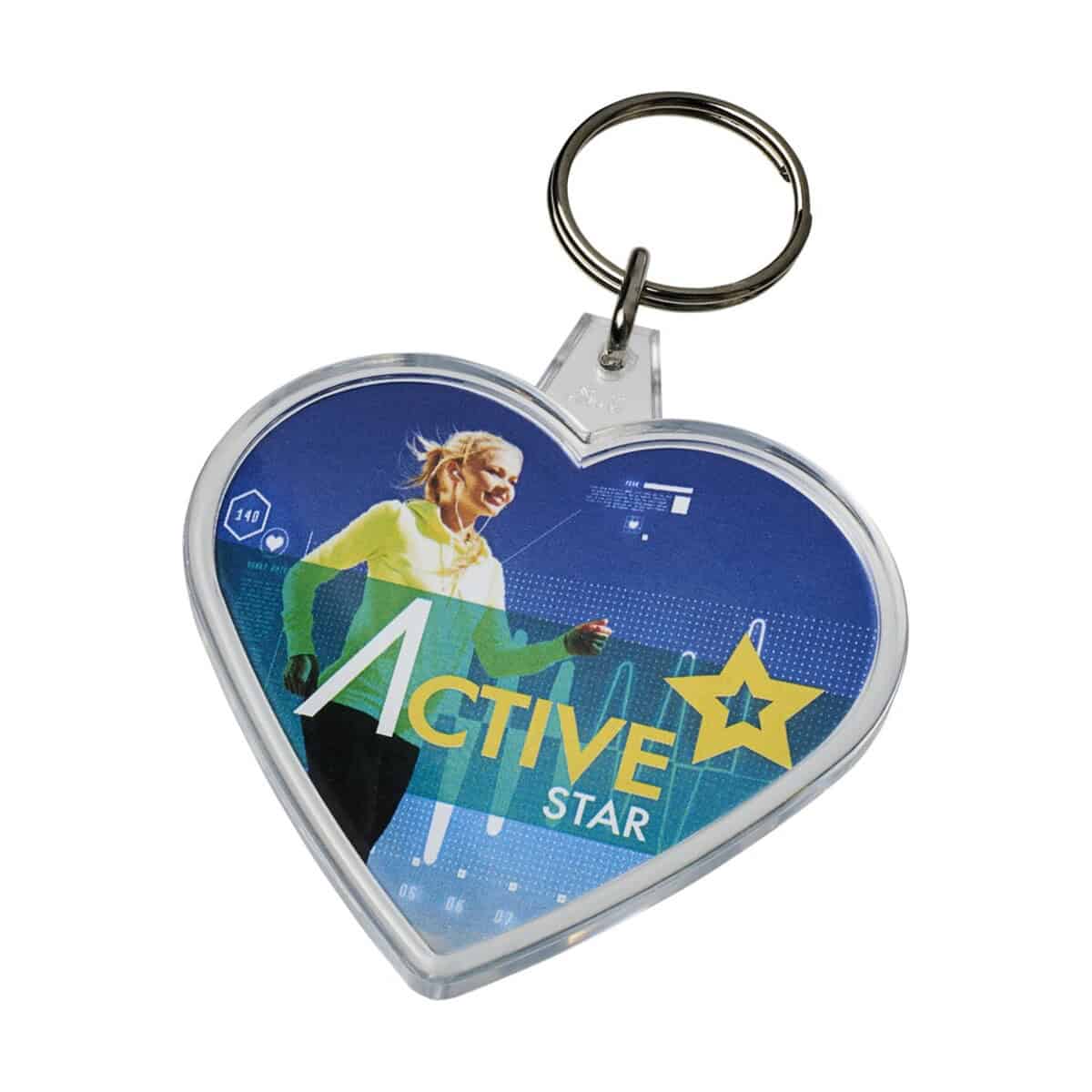 Klucznik z personalizowanym brelokiem z nadrukiem sportowym.