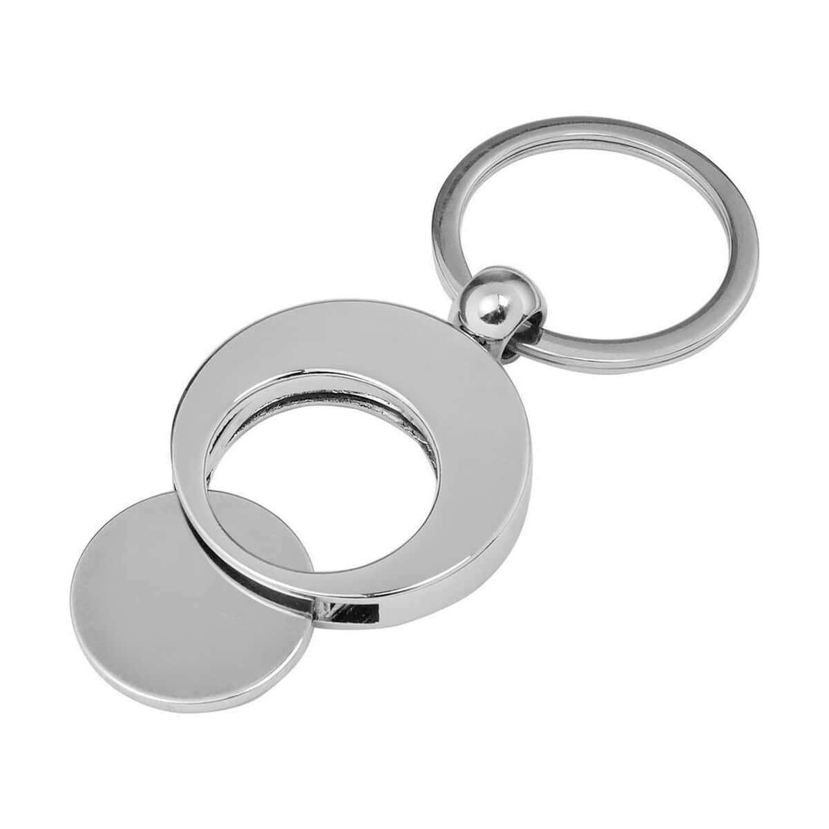 Breloki z żetonem z logo – brelok do kluczy, żeton do wózka na zakupy V0634-32_AAA06 0. Klucz do widełek z grawerem, metalowy, srebrny, personalizowany gadżet reklamowy.