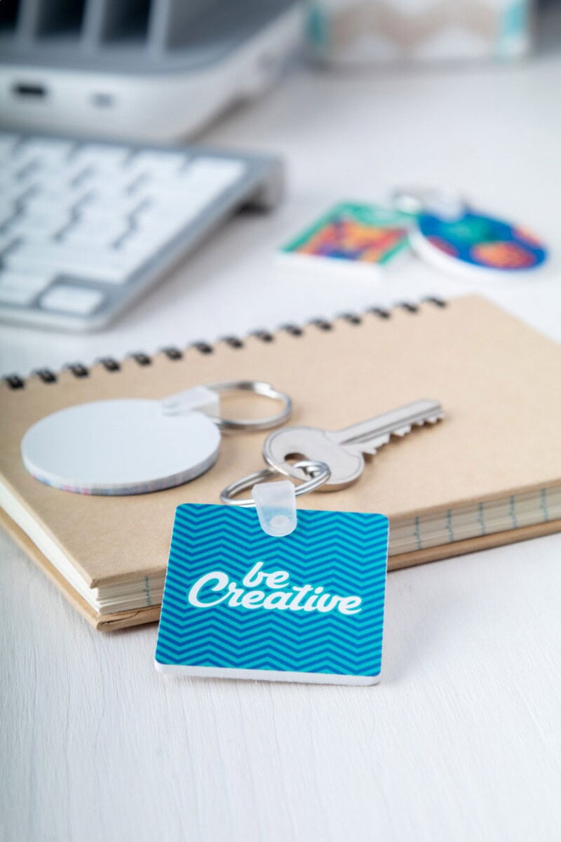 Gadżety z kluczem i breloczkiem. Klucz i breloczek z logo