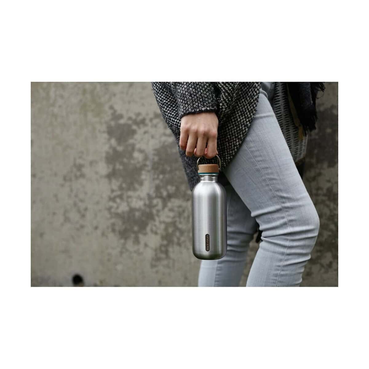 Butelki z logo – butelka sportowa 600 ml black+blum P439.1233__M_403 Elegancka personalizowana stalowa butelka na napoje z drewianym wieczkiem.