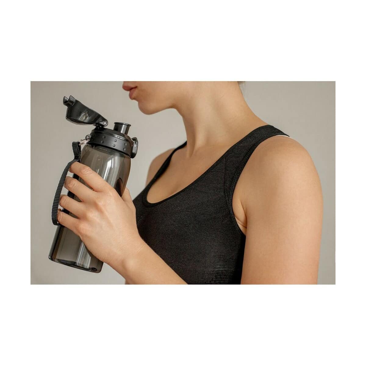 Butelki z logo – butelka sportowa 750 ml air gifts | terry V4897_B Butelka na wodę sportowa, czarna, wodoodporna, idealna na fitness i treningi.