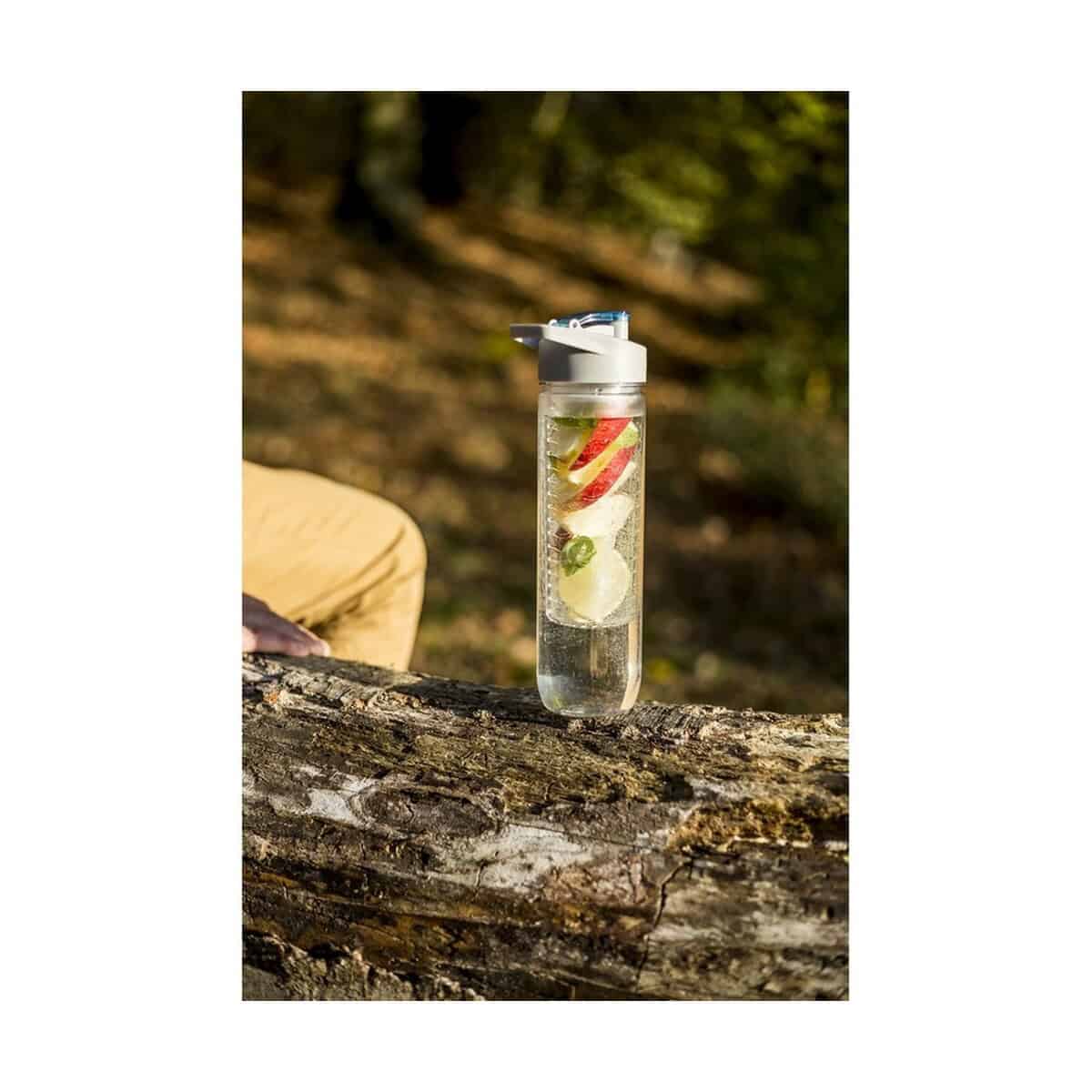 Butelki z logo – butelka sportowa 800 ml air gifts | frank V4899_A 1. Butelka z wodą z owocami i warzywami na zewnątrz, promocja gadżetów sportowych.