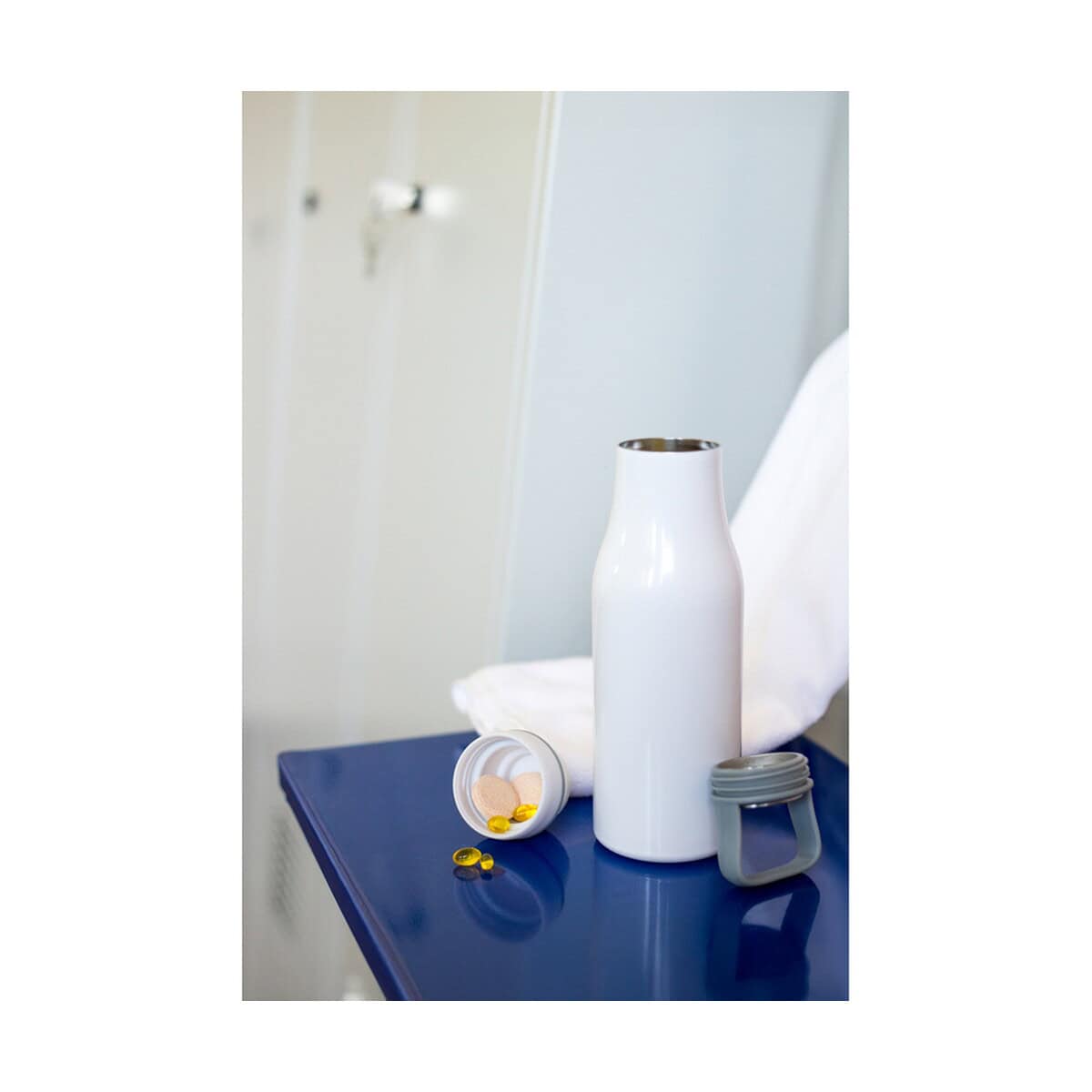 Butelki z logo – butelka termiczna 500 ml air gifts, pojemnik w zakrętce | jessica V0850_A Butelka termiczna z nadrukiem na gadżety reklamowe.