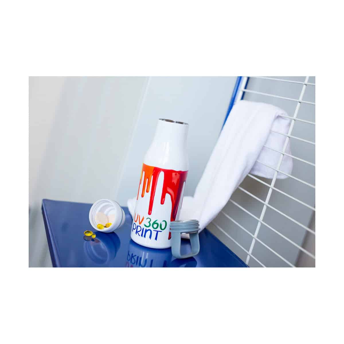 Butelki z logo – butelka termiczna 500 ml air gifts, pojemnik w zakrętce | jessica V0850_D Nowe personalizowane kubki z nadrukiem UV 360 Print, idealne na gadżety reklamowe i upominki.