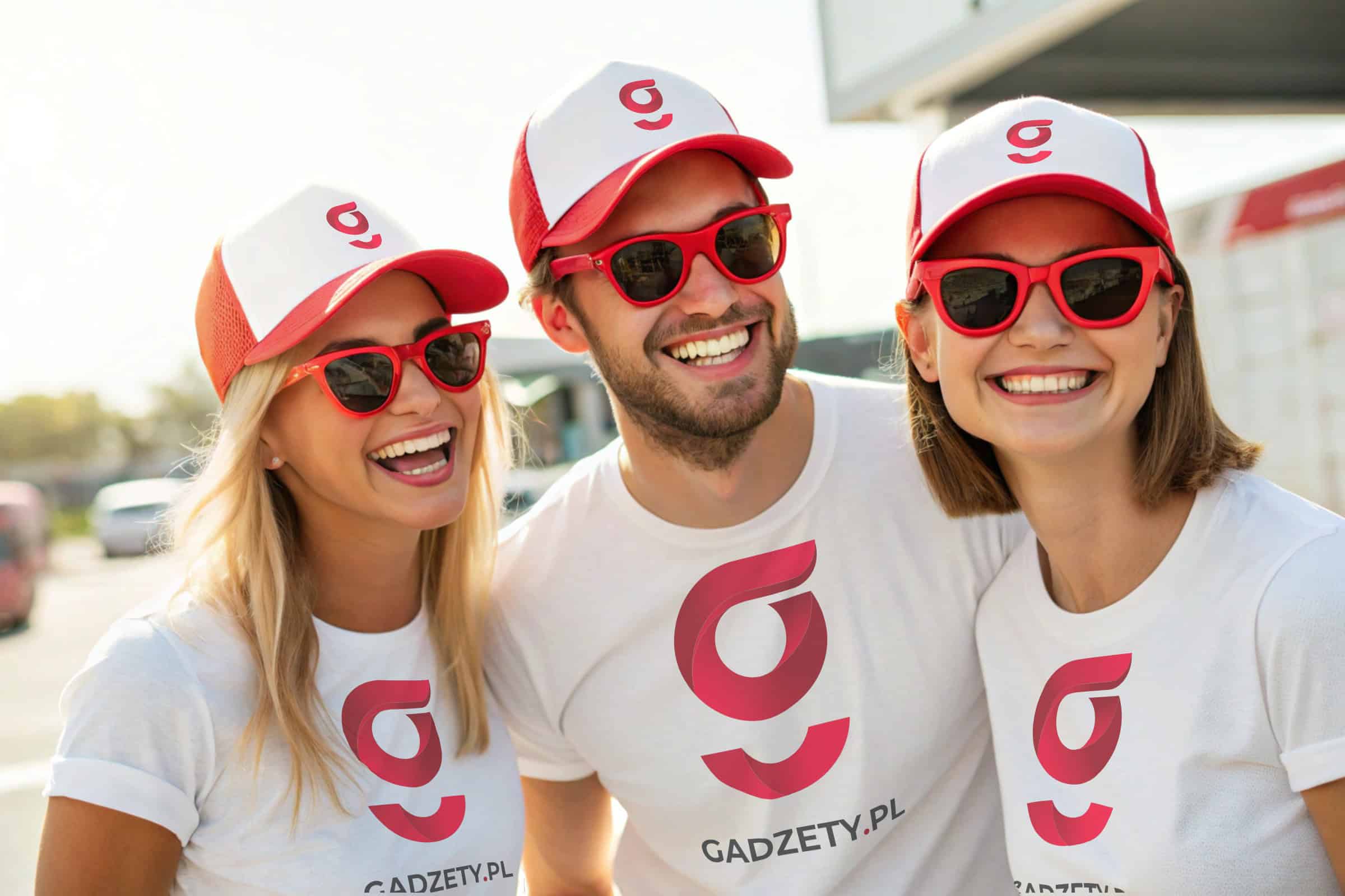 1. Koszulki, czapki i okulary z logo Gadzety.pl na imprezie integracyjnej.