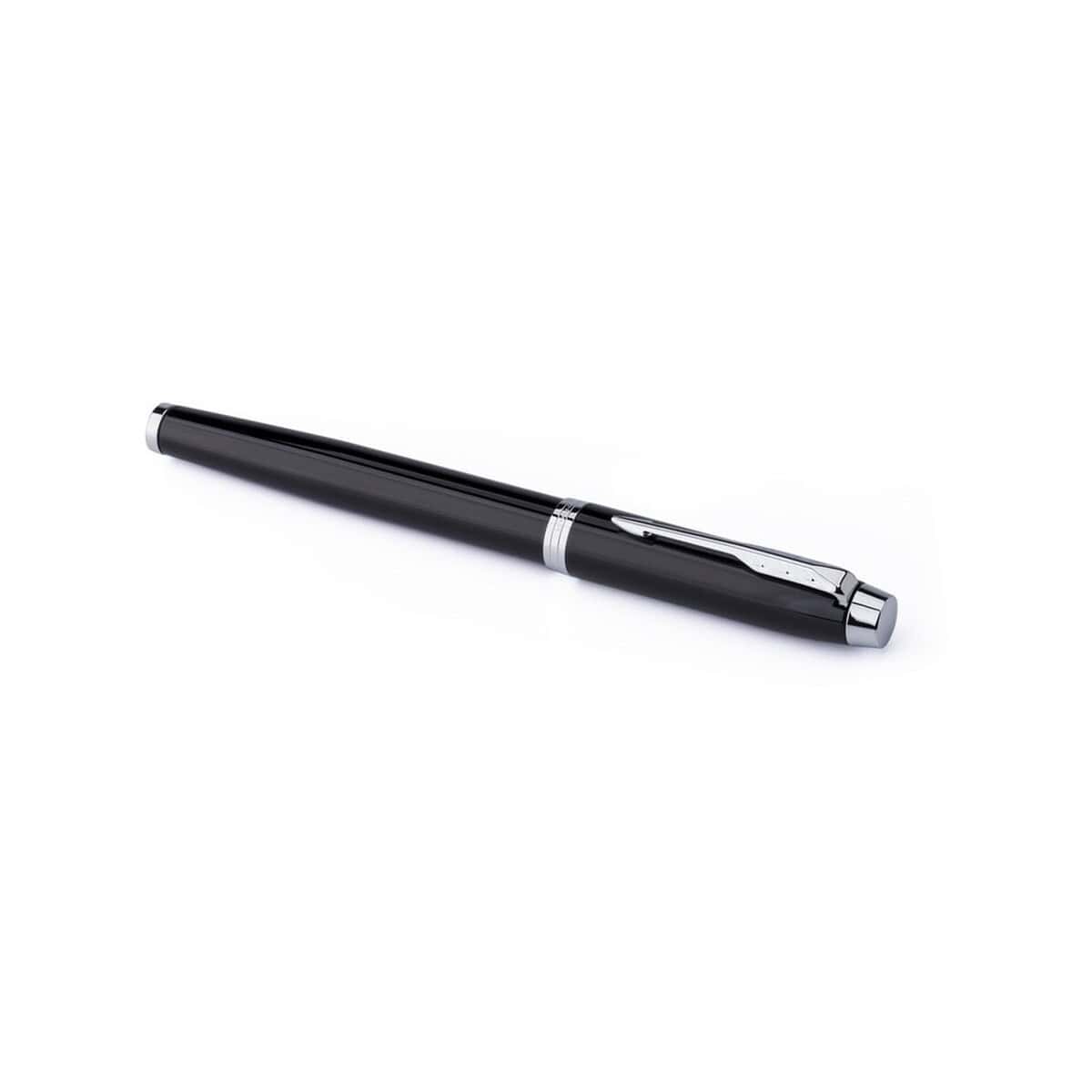 Długopisy metalowe z logo – długopis kulkowy parker im VA814-03_AAA05 Elegancki długopis z czarnego lacquaru i srebrnymi akcentami, idealny na prezent biznesowy.