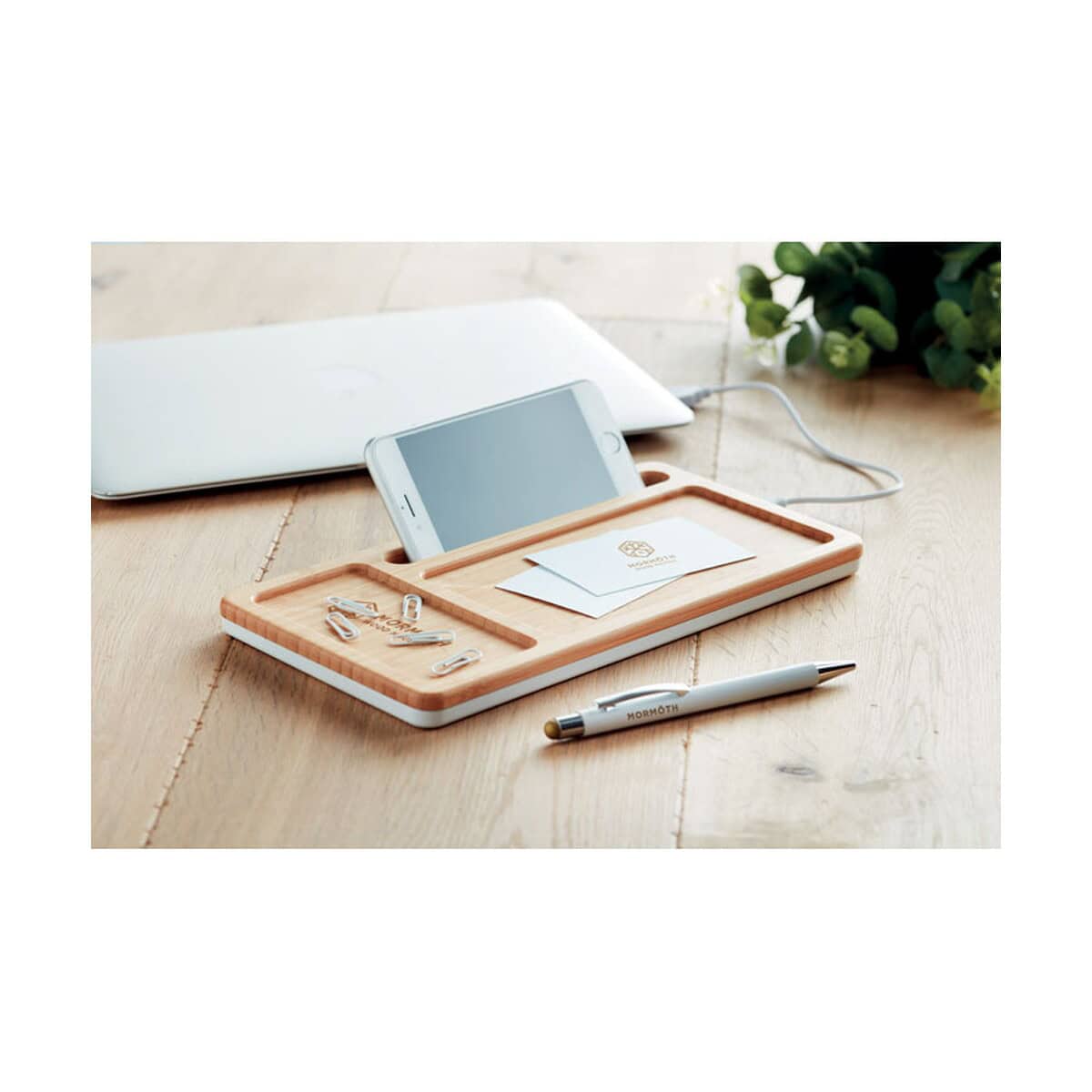 Gadżety na biurko z logo – organizer z funkcją ładowania malabar mo9666-06-print Personalizowany gadżet biurowy z etui na telefon i paperclipami. Idealny na prezent firmowy, promocje i gadżety reklamowe.