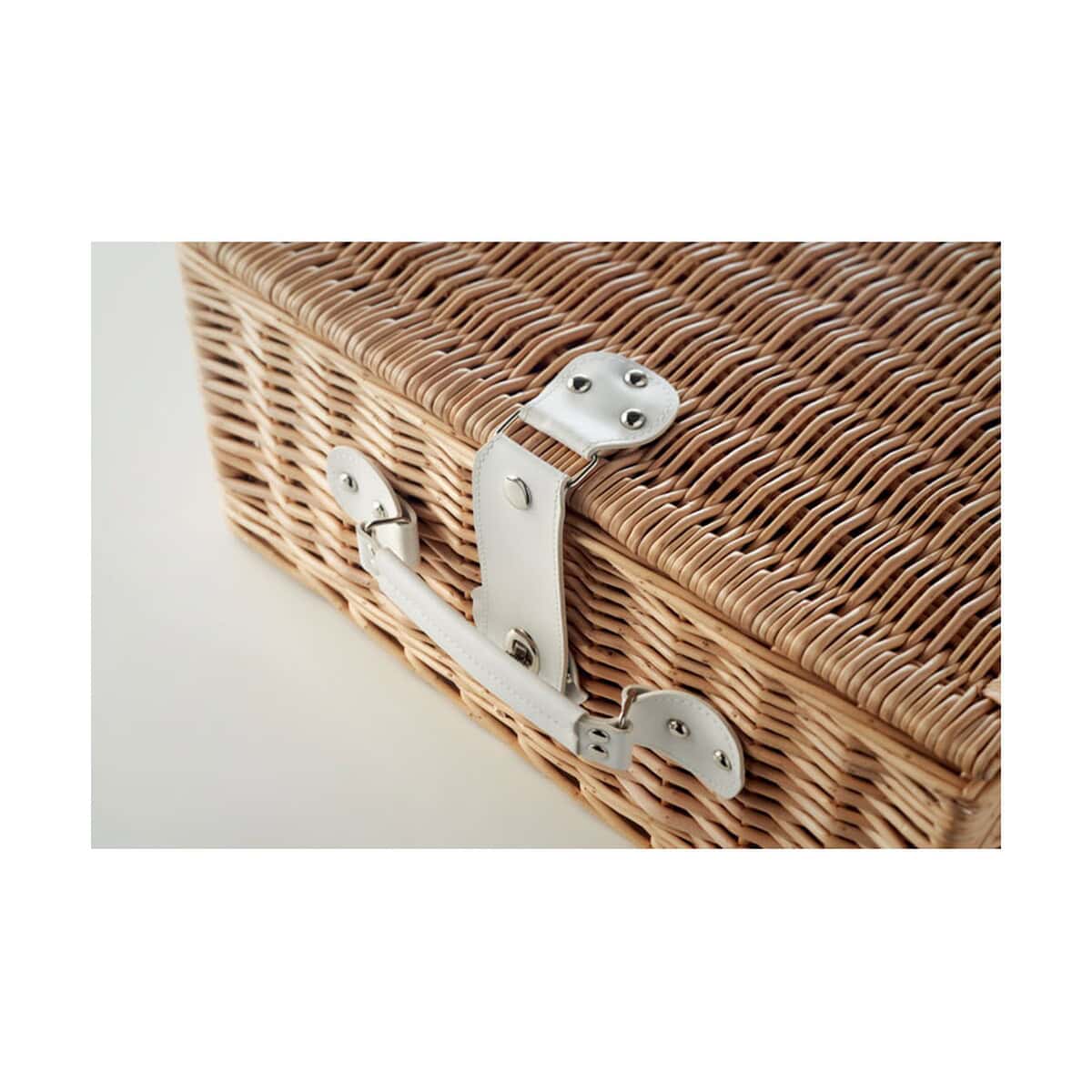 Gadżety piknikowe z logo – kosz wiklinowy dla 4 osób mimbre plus mo6194-40-picture3 Kosz piknikowy z rattanu i metalowymi zamkami, idealny na wypady na łono natury.