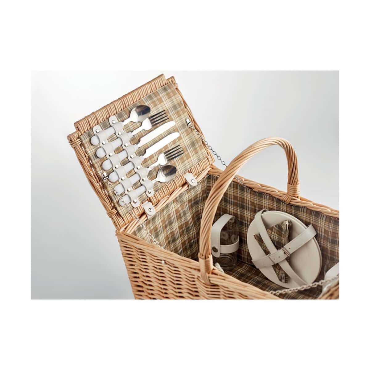 Gadżety piknikowe z logo – kosz wiklinowy dla 4 osób mimbre plus mo6194-40-side Metalowe sztućce w wiklinowym koszyku, eleganckie gadżety dla pikniku, prezent na biwak, akcesoria kuchenne, stylowe gadżety na wycieczki.