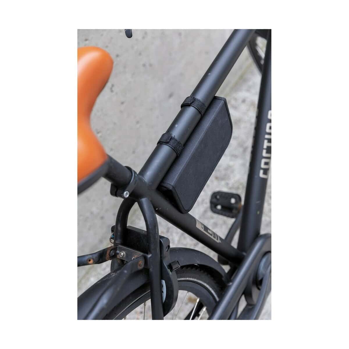 Gadżety rowerowe z logo – zestaw naprawczy do roweru P416.351__M_402 Etui na telefon na ramie roweru gadżet rowerowy na telefon black.