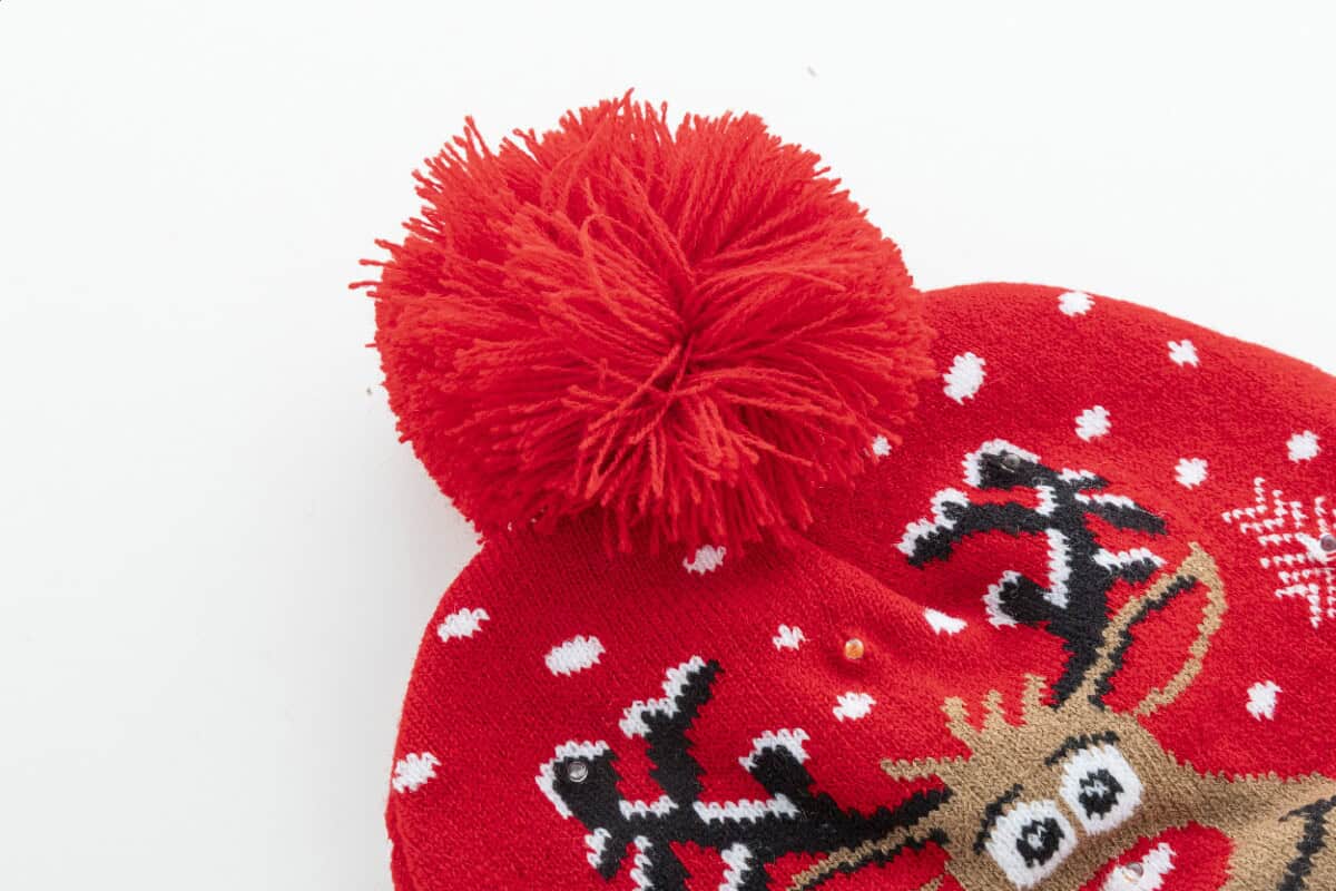 Gadżety świąteczne z logo – norrsken świąteczna czapka zimowa led, renifer AP800175-A__CU1 Czapka zimowa z pomponem, świąteczny motyw renifera, na prezent lub na święta.