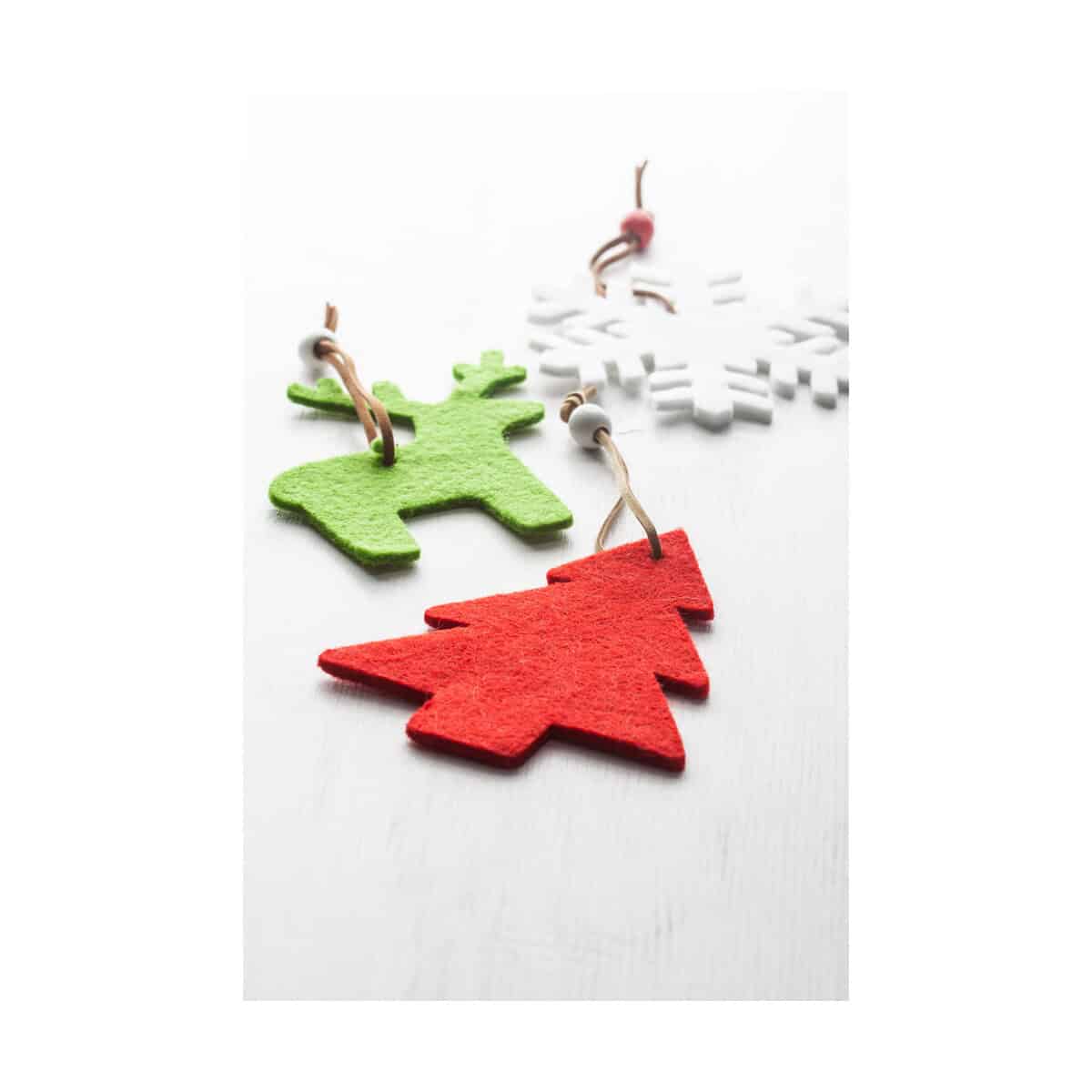 Gadżety świąteczne z logo – yamra świąteczna figurka AP761372-A__DG6 1. zawieszki do prezentów w kształcie choinki i gwiazdek, bożonarodzeniowe ozdoby z filcu.