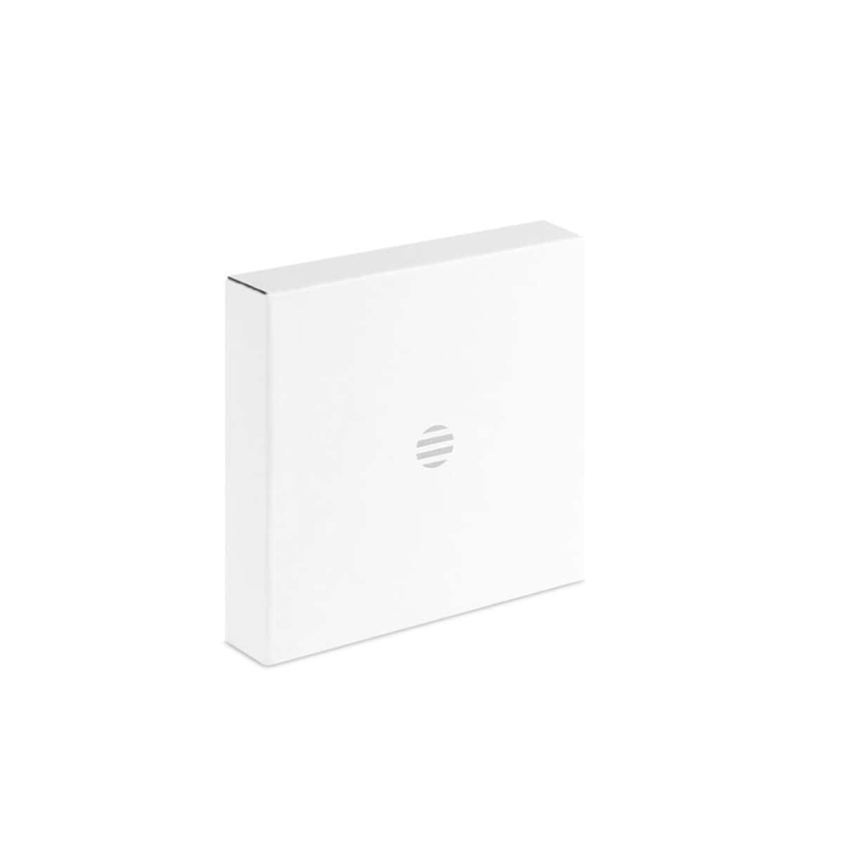 Huby USB z logo – ładowarka – hub unipad+ mo9997-13-box Biała ciekawa gablota na gadżety i akcesoria z logo firmy, minimalistyczny design, idealna na prezent lub do biura.