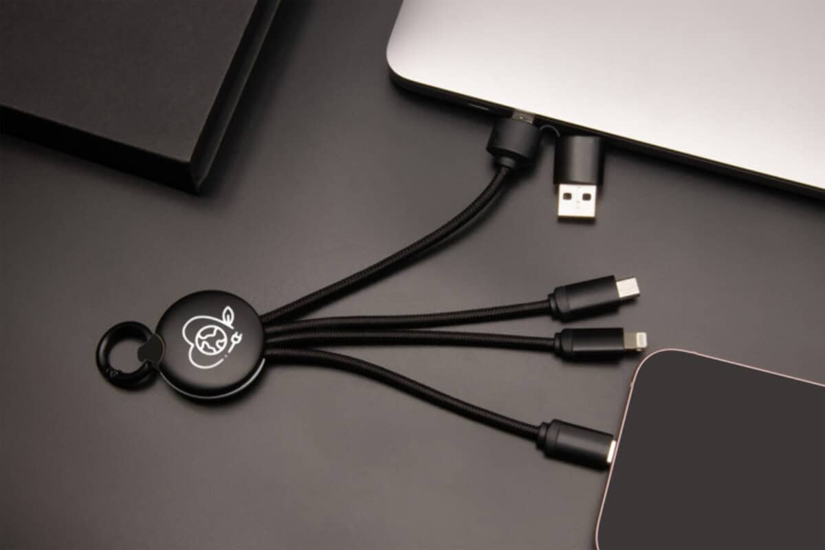 Kable USB z logo – scx.design c14 kabel do ładowania 5 w 1 o mocy 20 w 2px17990_m1 Uniwersalny przewód USB-C z wieloma końcówkami do ładowania i podłączeń.