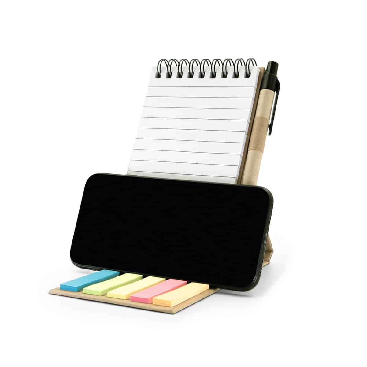 Karteczki samoprzylepne z logo – zestaw do notatek, notatnik, karteczki samoprzylepne, długopis | madelyn V2241-00_AAA03 Mały notes z karteczkami samoprzylepnymi, długopisem i telefonem na biurko.