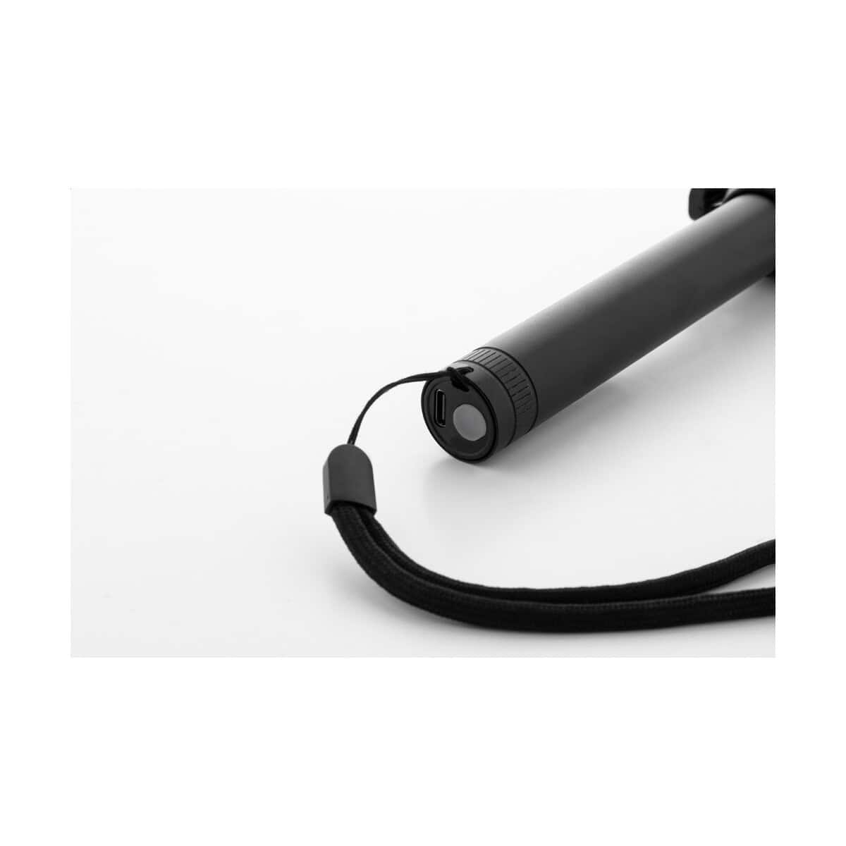 Latarki z logo – hemmerg latarka / młotek bezpieczeństwa AP864065__CU2 Powerbank z funkcją ładowania, czarny, elegancki gadżet elektroniczny do przenoszenia energii.