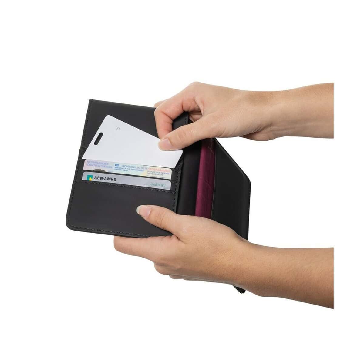 Lokalizatory kluczy z logo – bezprzewodowy wykrywacz kluczy, lokalizator findit P301.5803__B_8 1. Skórzany portfel na karty i banknoty z miejscem na dokumenty.