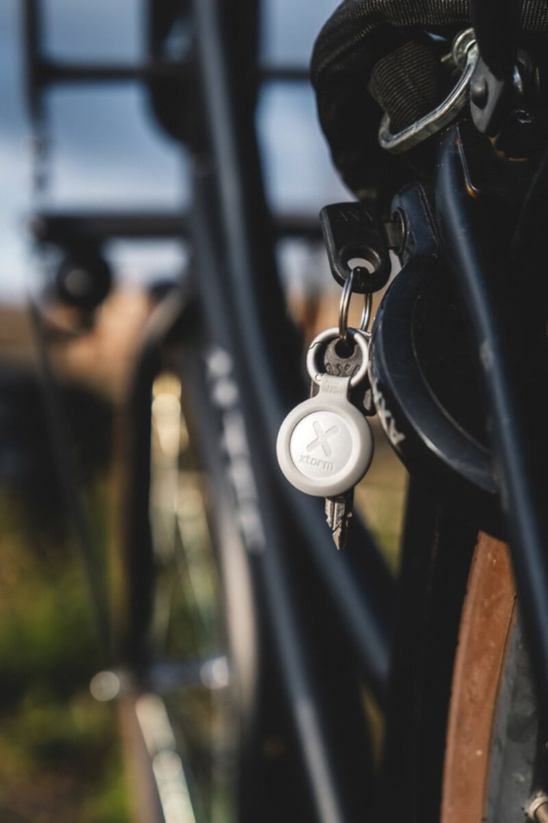 Lokalizatory kluczy z logo – xtorm xtag2ga wodoodporna zawieszka podróżna 12447802_m1 Zawieszone klucze na ramie roweru, gadżety rowerowe z logo, bezpieczeństwo i styl, unikalne akcesoria rowerowe z nadrukiem marki, gadżety dla rowerzystów.
