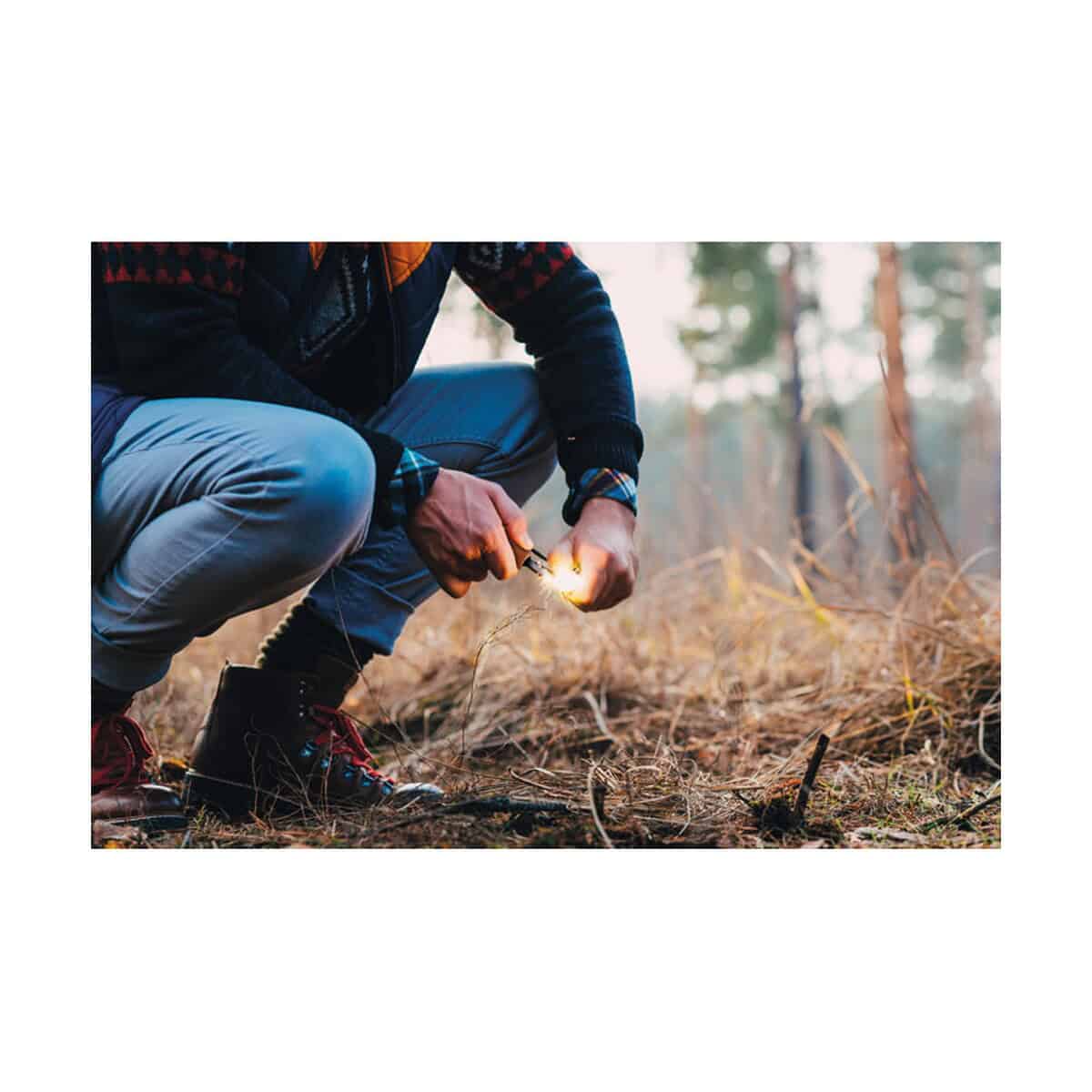 Narzędzia wielofunkcyjne z logo – krzesiwo z rączką z drewna sosn fuegor mo2417-40-ambiant Gadżety promocyjne, powerbanki, kubki, długopisy, scyzoryki - gadżety na każdą okazję.