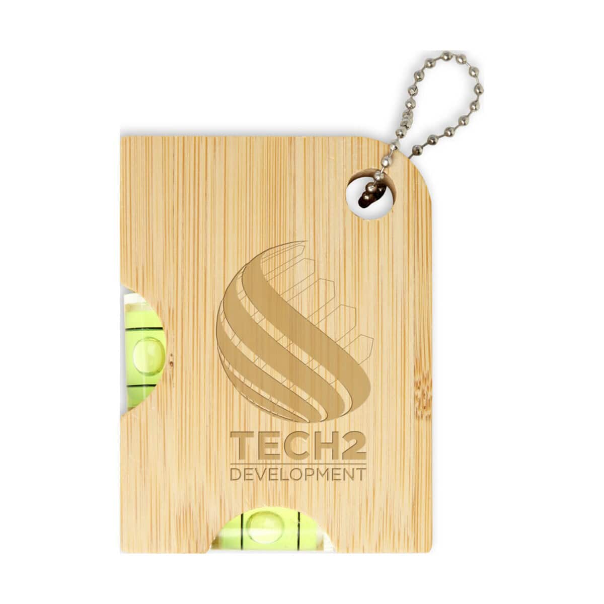 Narzędzia wielofunkcyjne z logo – levo bambusowy otwieracz do butelek z poziomicą 11338006_f1_eg_y1 Metalowa zawieszka na klucze z logo TECH2 DEVELOPMENT na drewnianym tle, idealna na prezent.