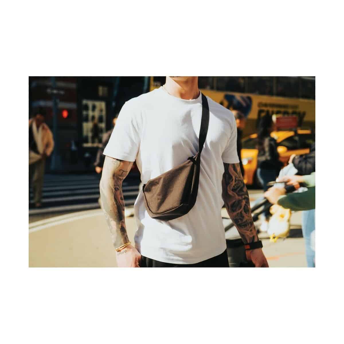 Nerki z logo – saszetka crescent aware™ rpet P763.2001__M_403 Przenośna torba na ramię z nadrukiem, idealna na gadżety i akcesoria.