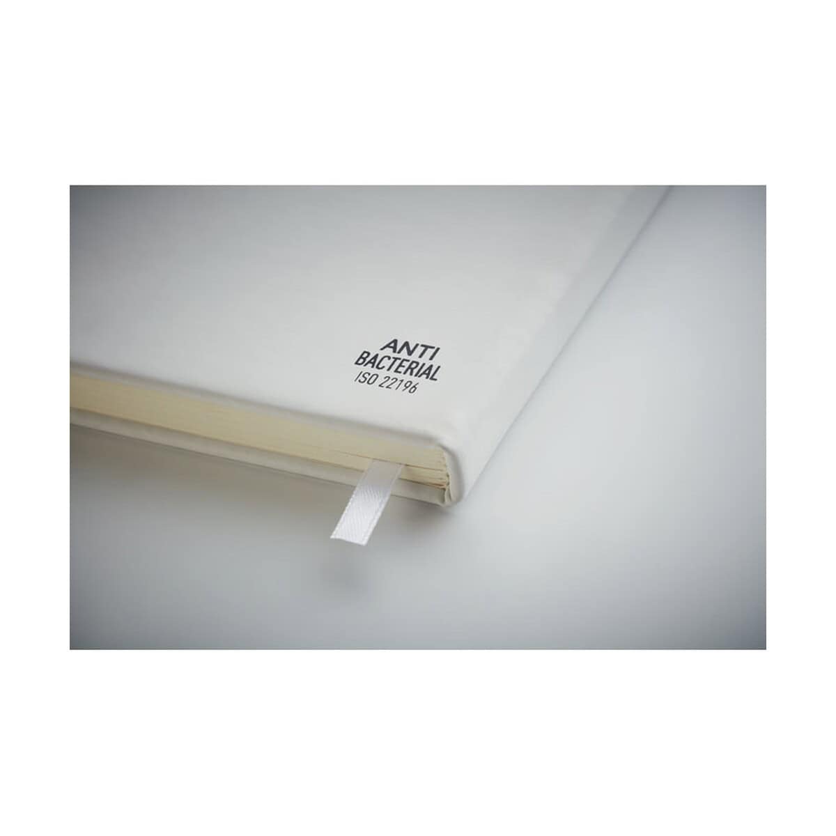 Notatniki z logo – antybakt. notes a5 w linie arco clean mo6141-06-detail Gadzety z nadrukiem antybakteryjnym, gadżety reklamowe, produkty z certyfikatem ISO 22196, upominki z funkcją antybakteryjną, akcesoria z właściwościami antybakteryjnymi.