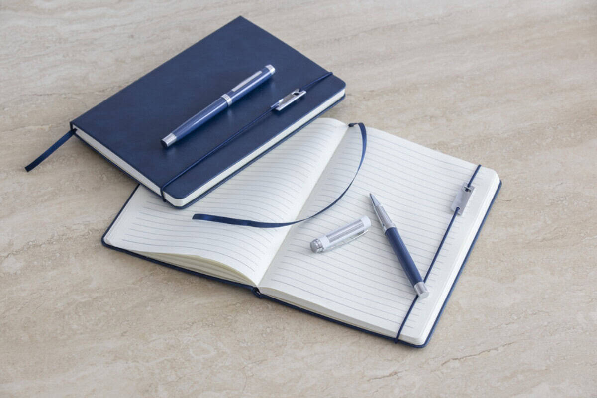 Notatniki z logo – legato elegance zestaw notatnik a5 w twardej okładce z długopisem żelowym 10625801_m1 Notatnik z logo, długopisy i akcesoria biurowe, gadżety firmowe i promocyjne, eleganckie artykuły biurowe, personalizowane upominki korporacyjne.