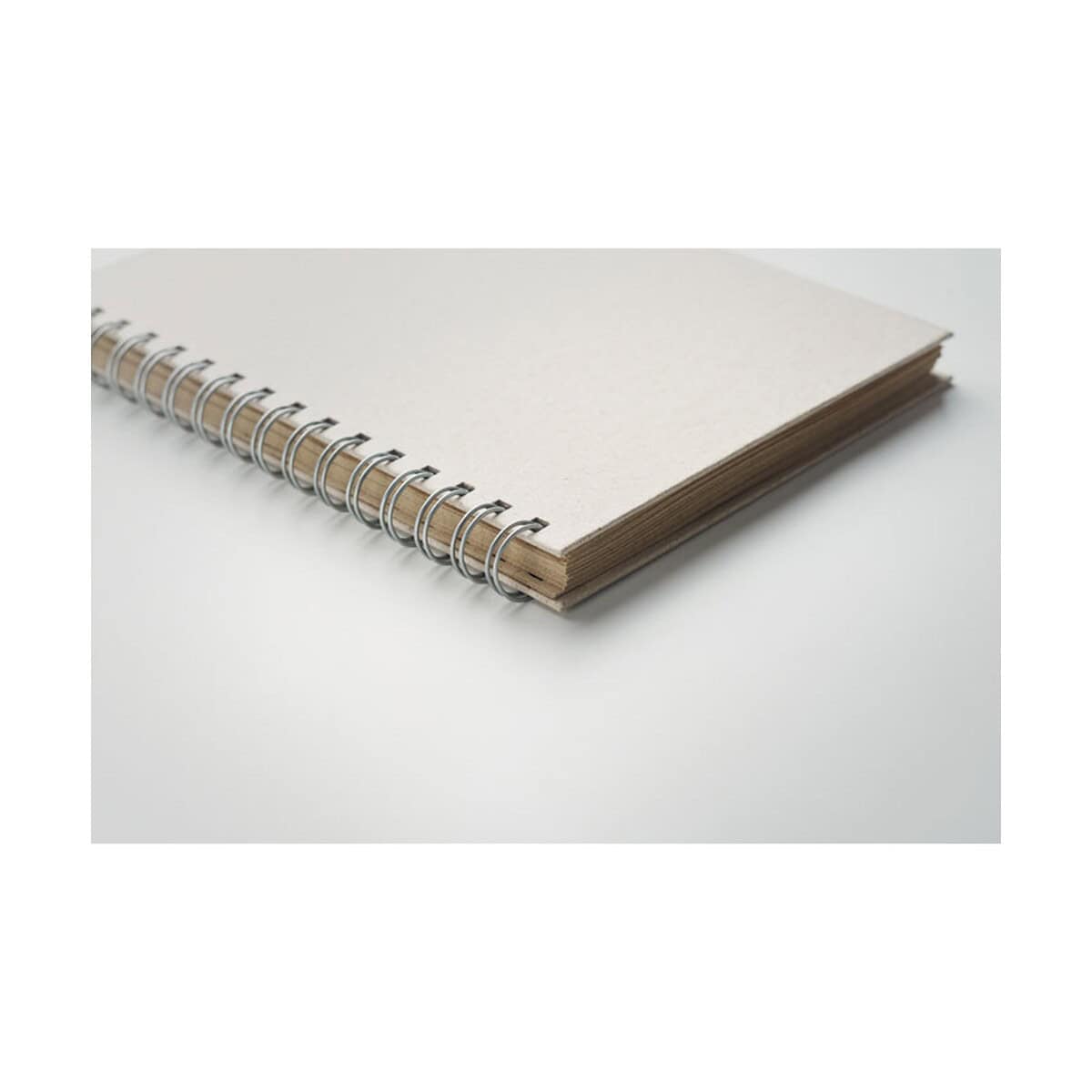 Notatniki z logo – notesa5 kratkę, papier z trawy grass book mo6541-13-detail Notatnik spiralowy z papierem w okładce, idealny do notatek i planowania.