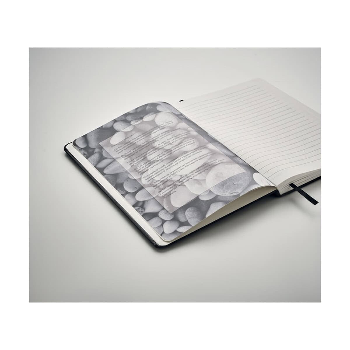 Notatniki z logo – zeszyt a5 karton z recyklingu sten mo6798-03-detail Notatnik z czarno-białym motywem kamieni, idealny do sporządzania notatek.
