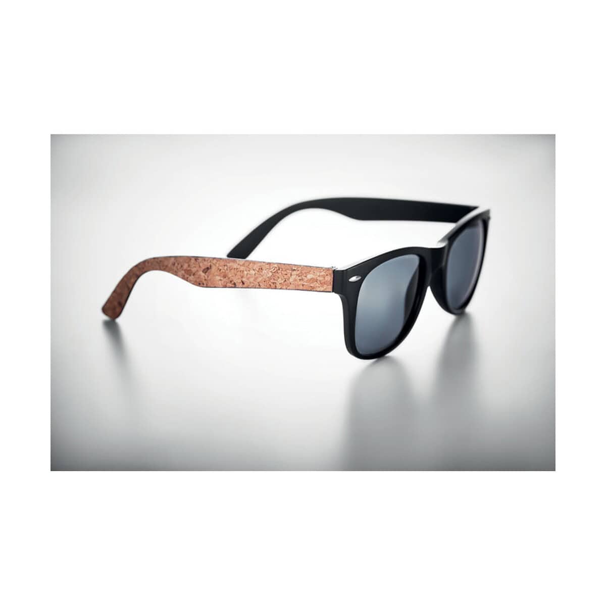 Okulary z logo – okulary przeciwsłon., korek paloma mo6231-03-detail Słoneczne okulary przeciwsłoneczne z czarnymi oprawkami i drewnianymi termikami.