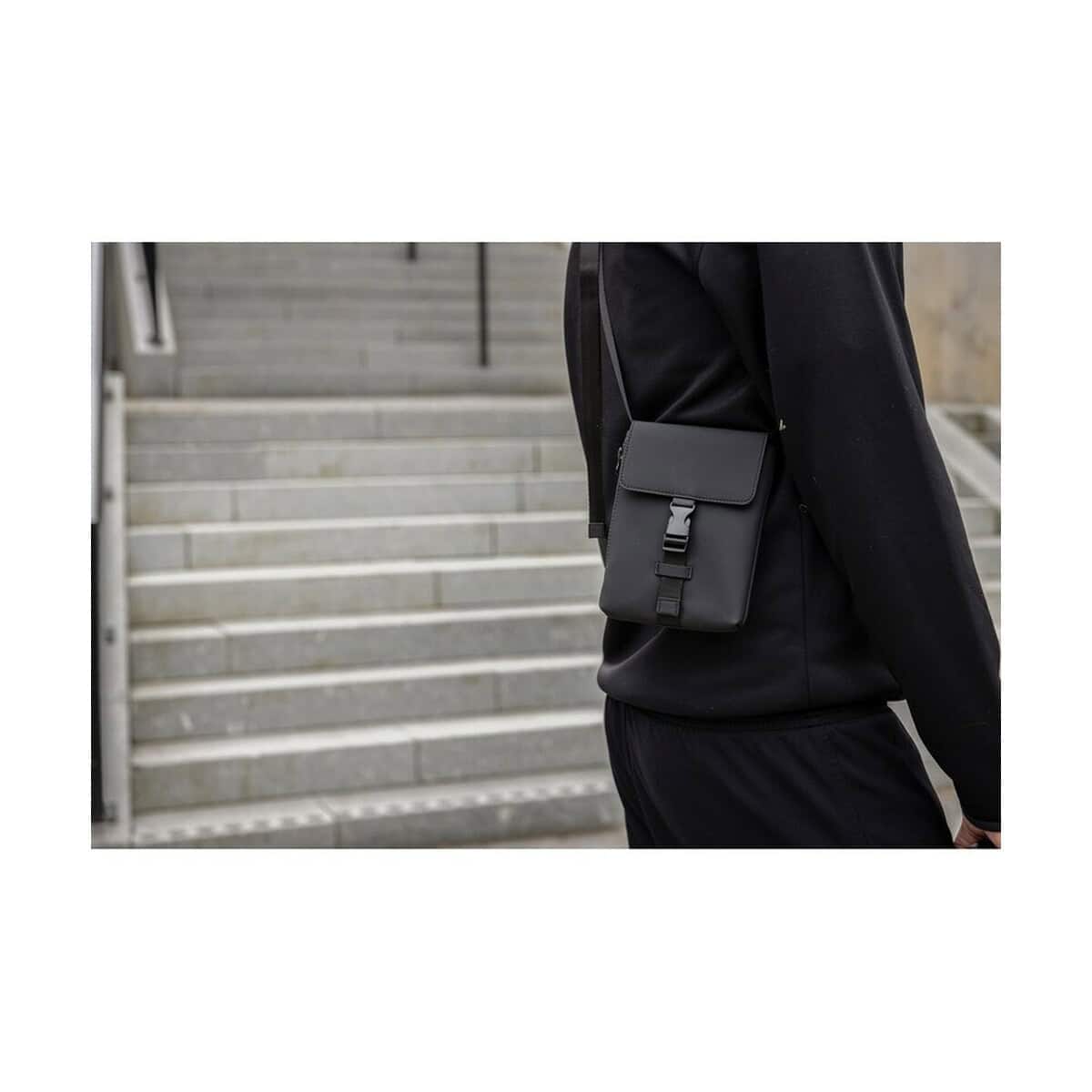 Organizery samochodowe z logo – organizer vinga baltimore VG655-03_V7630001__M_406 1. Mini saszetka na telefon na ramię, czarna, modny gadżet promocyjny.