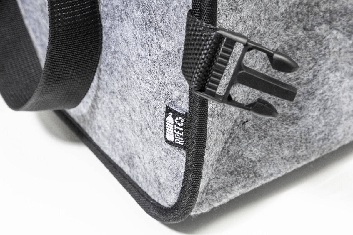 Organizery samochodowe z logo – refelt ride organizer do bagażnika samochodowego rpet AP800124-77__CU2 Ochrona do laptopa z filcu z uchwytem na kable i logo ARTS.