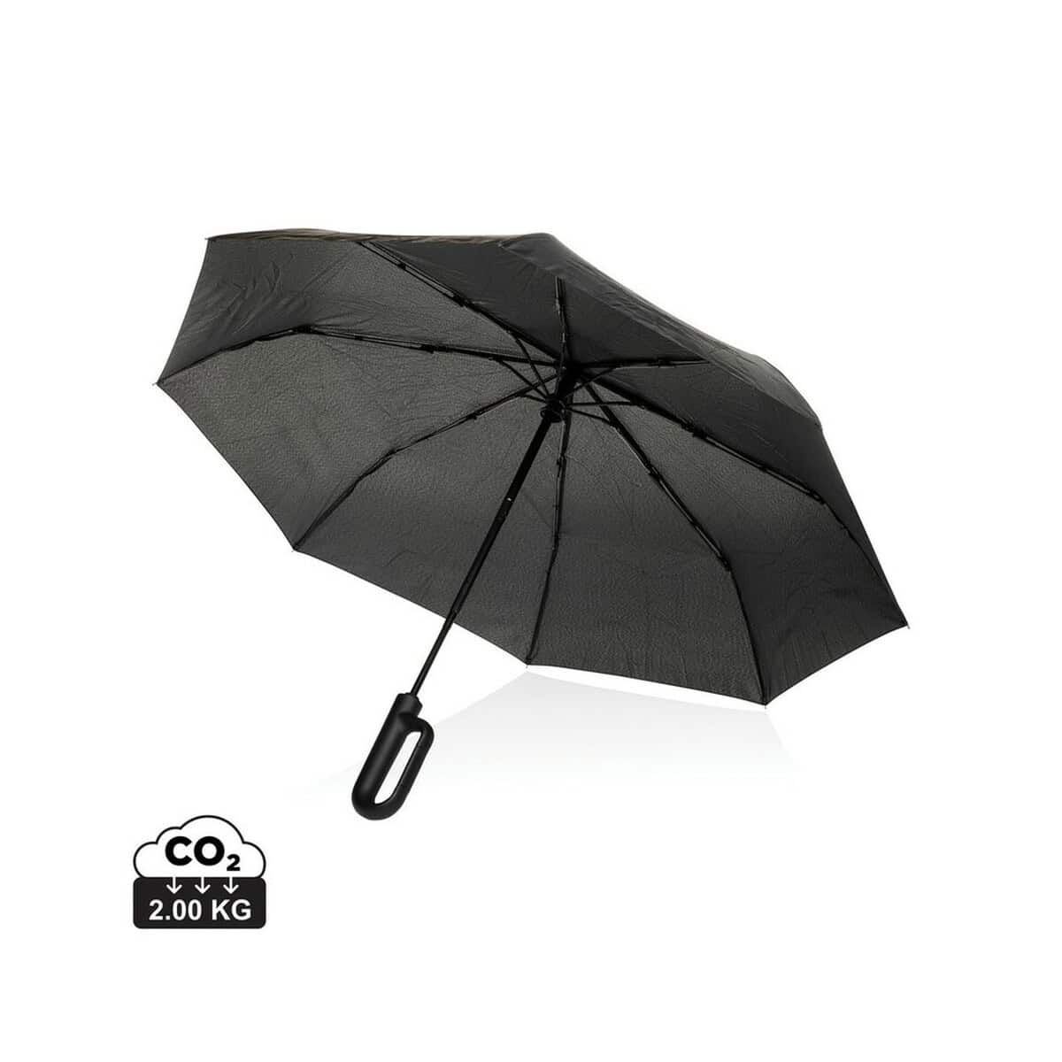 Parasole klasyczne z logo – parasol 21″ yara aware™ rpet P850.7101__S_0 1. Czarny składany parasol z lekkim mechanizmem i wytrzymałą konstrukcją.