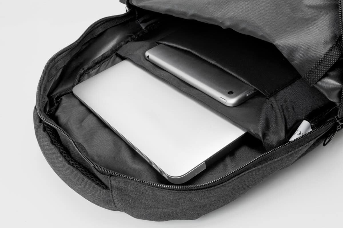 Gadżety na co dzień. Praktyczny plecak na laptopa z miejscem na gadżety i akcesoria. Idealny do pracy i szkoły.