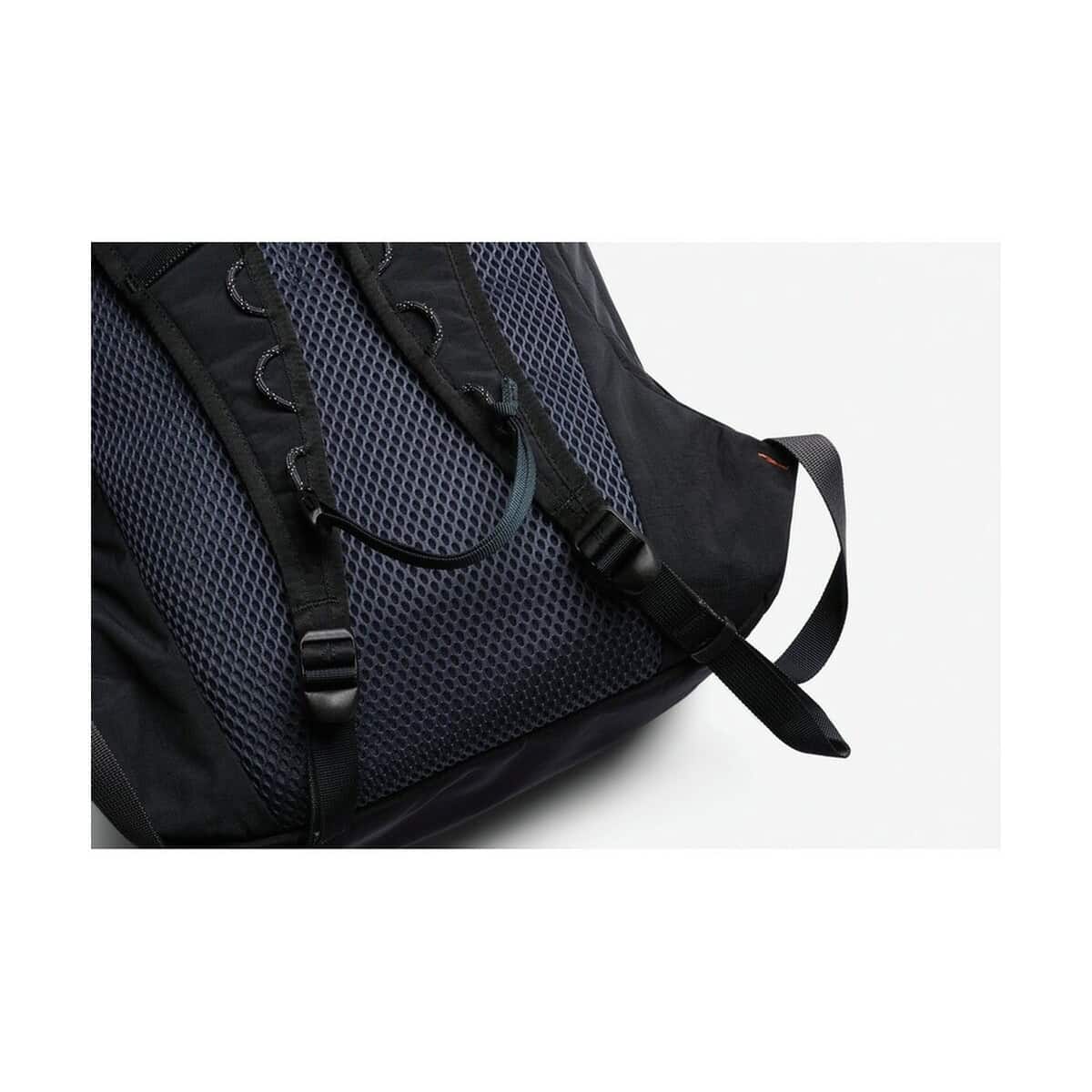 Plecaki z logo – plecak bellroy P763.3601__B_7 Przenośny plecak z oddychającą siatką na plecach, idealny na wycieczki i codzienne użytkowanie.