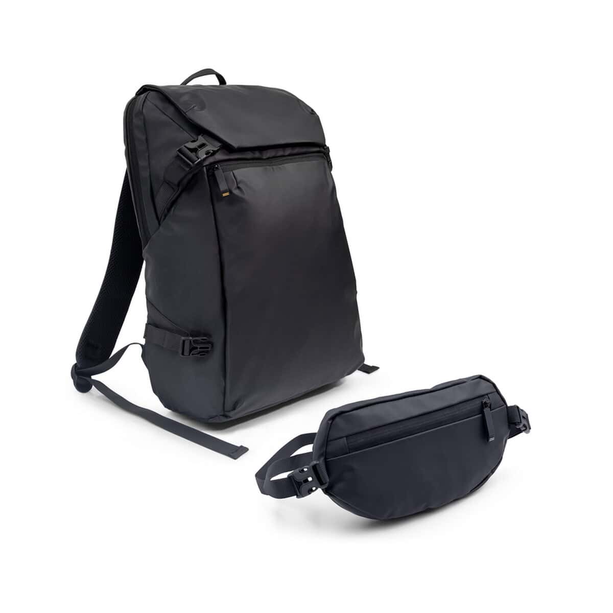 Stylowy czarny plecak na laptopa z kieszeniami i regulowanymi pasami, idealny na co dzień i podróże.