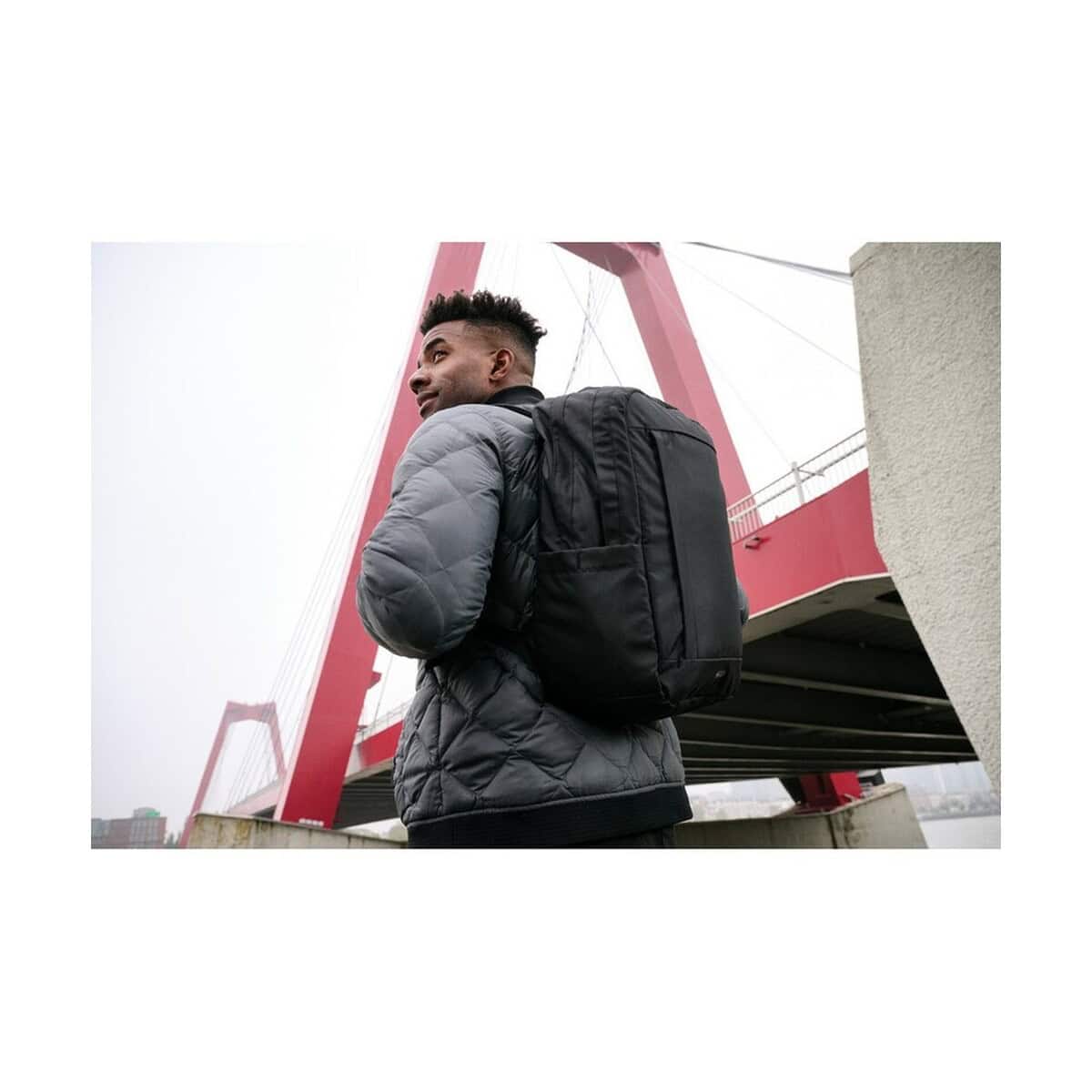 Plecaki z logo – plecak na laptopa 15,6″ edin aware™ P763.4801__M_400 Stylowy czarny plecak z logo, idealny na codzienne gadżety i promocje.