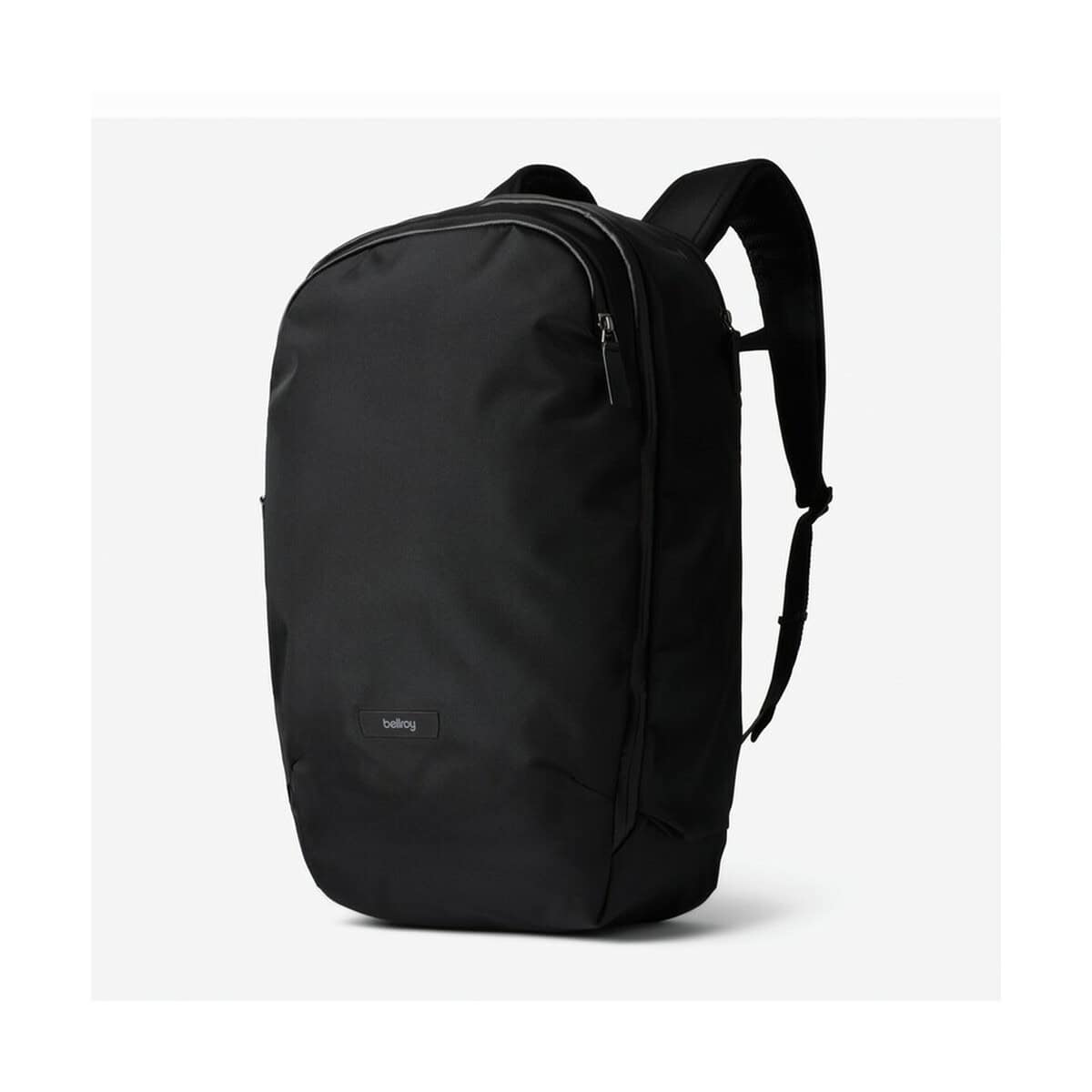 1. Czarny plecak na co dzień, idealny do szkoły i pracy, funkcjonalny i wygodny.