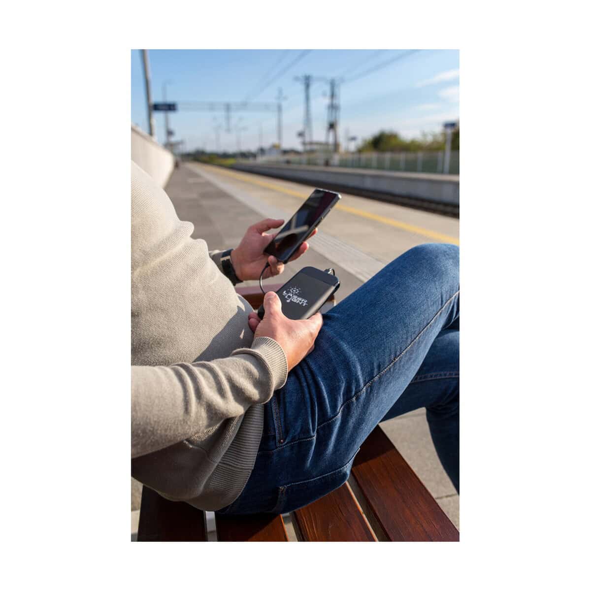 Powerbanki z logo – bezprzewodowy power bank 10000 mah exclusive collection, ładowarka bezprzewodowa 5w-15w | cory V1833_A 1. Powerbank naładunki telefon w podróży na dworze, przenośny akumulator do smartfonów.